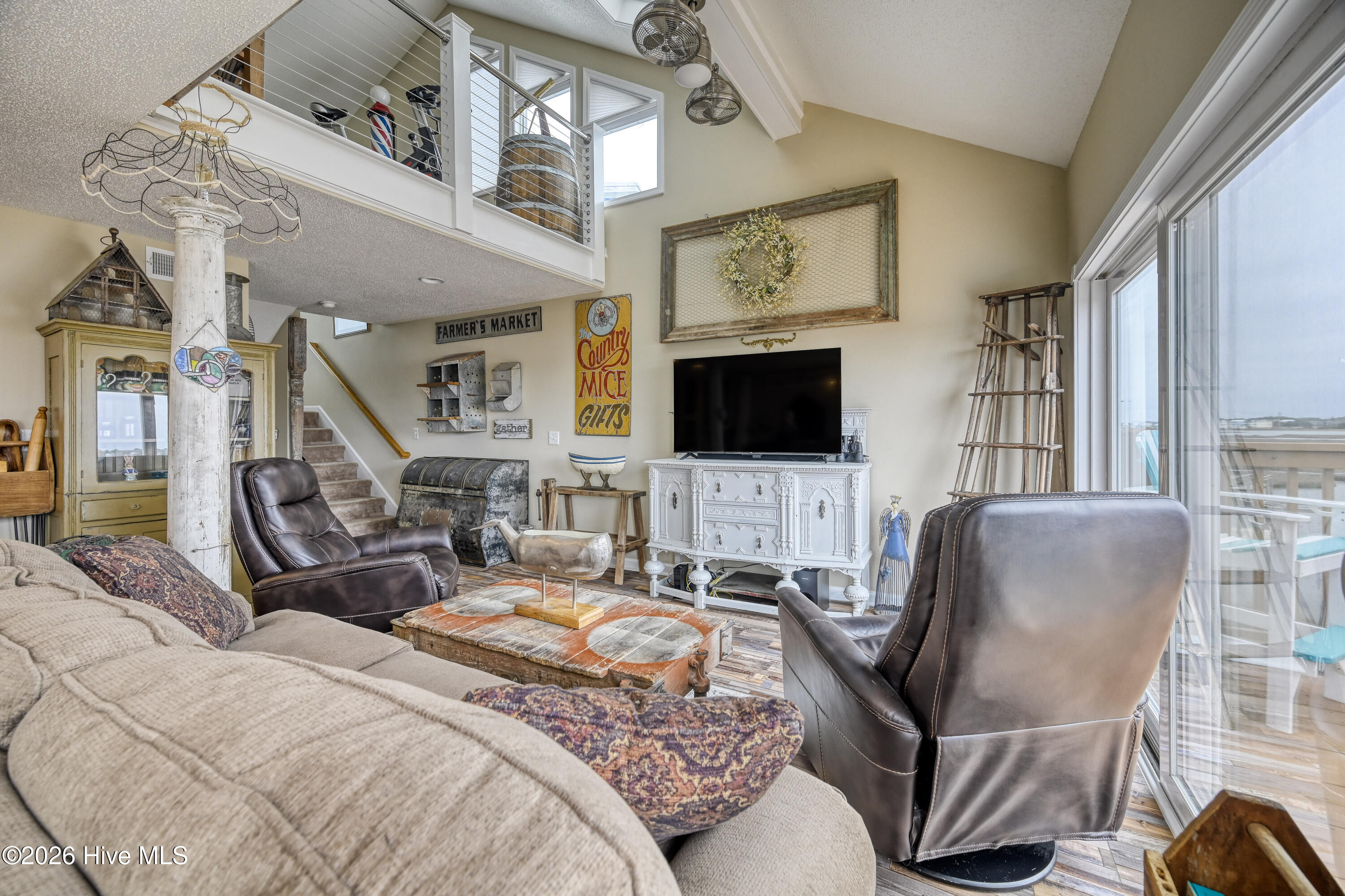 100558069 | Photo 21