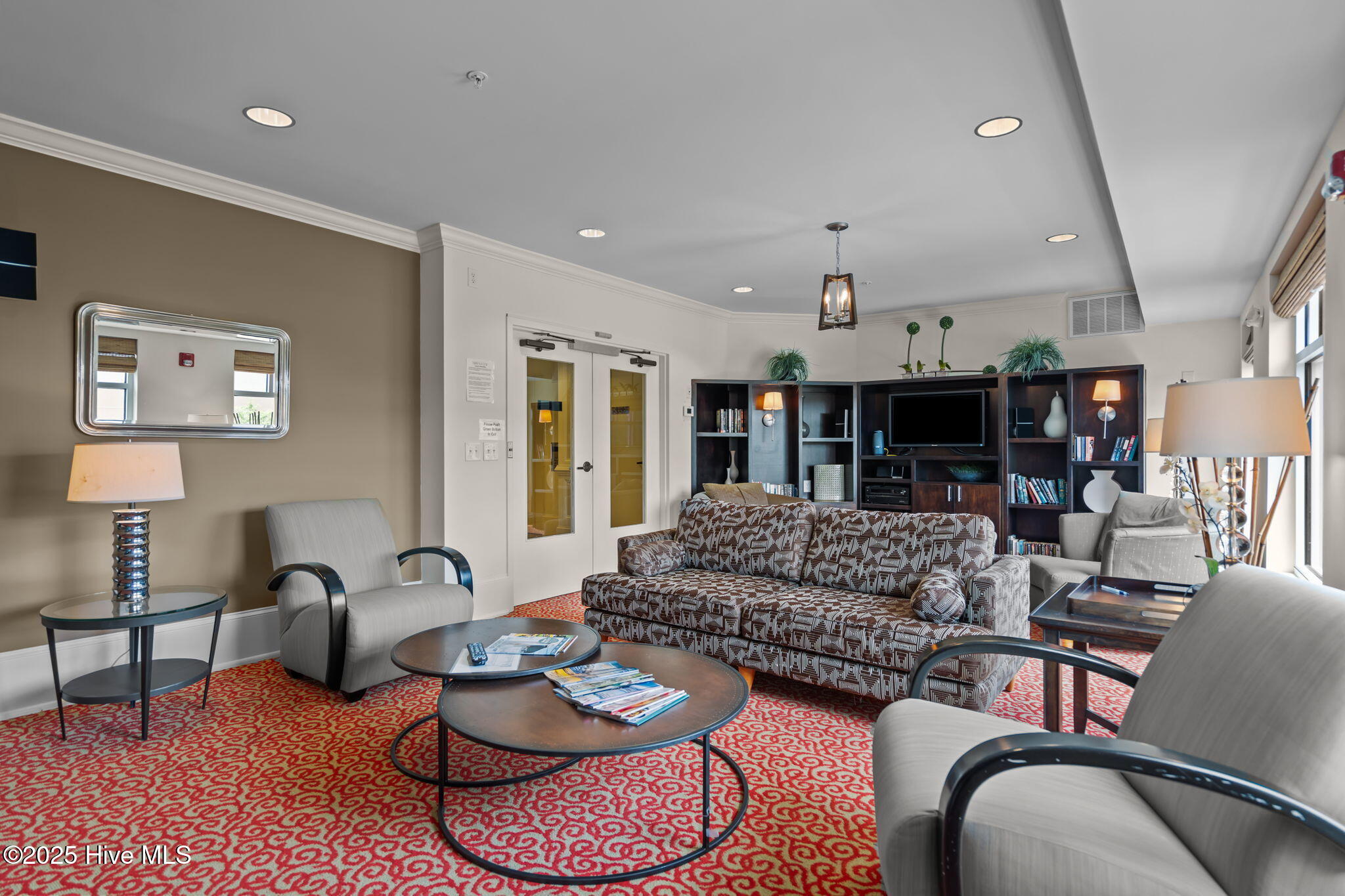 100525076 | Photo 53