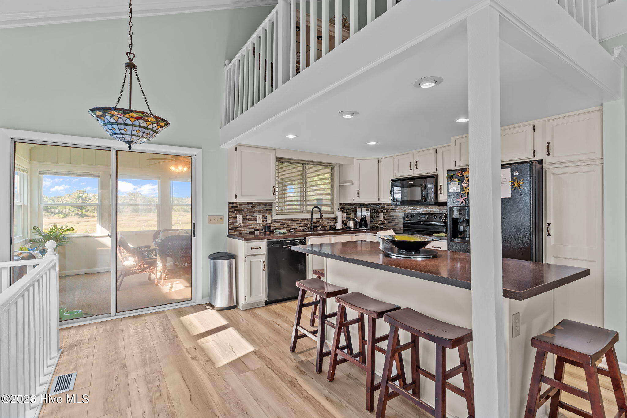 100553144 | Photo 37