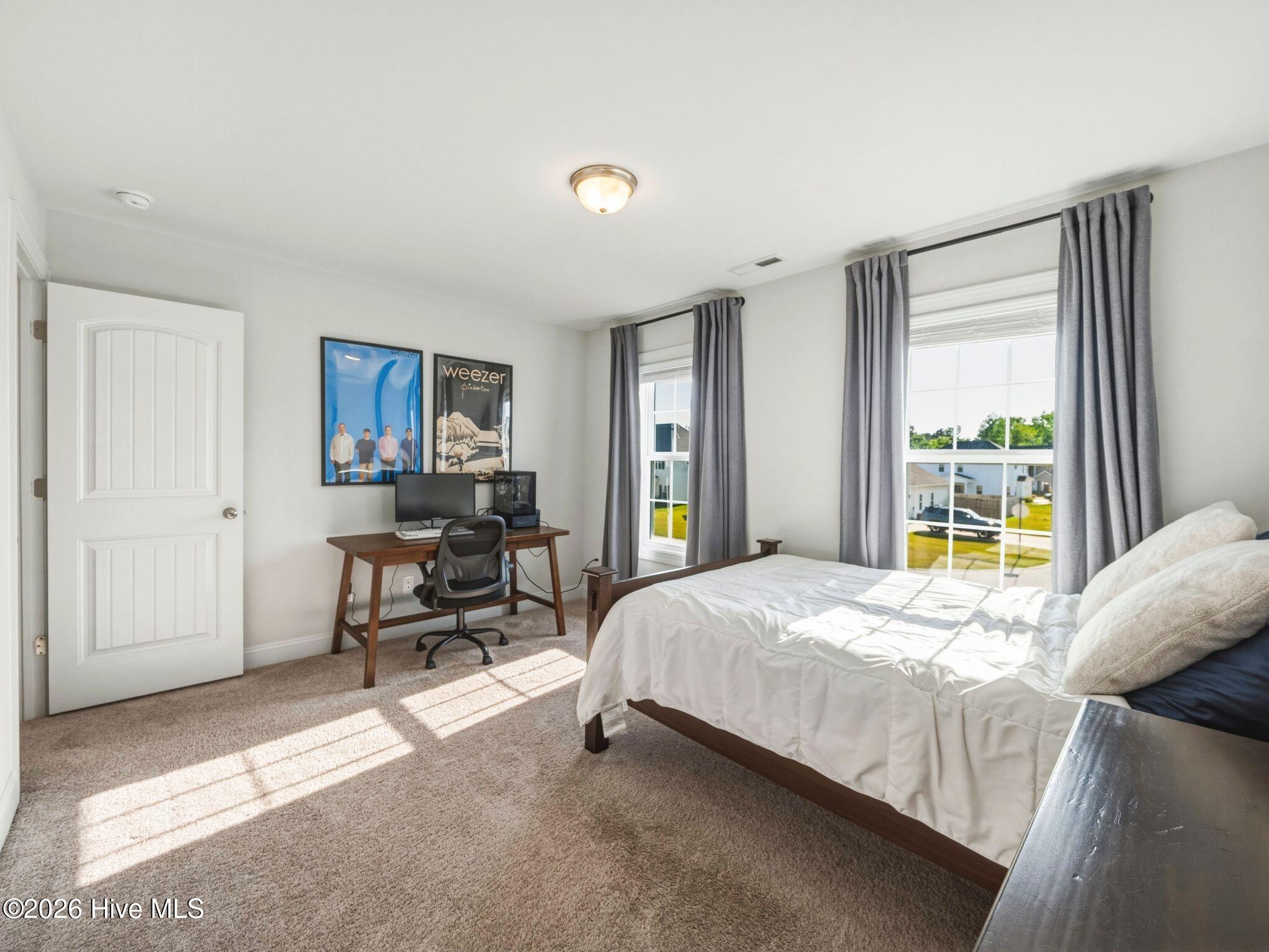 100570227 | Photo 37