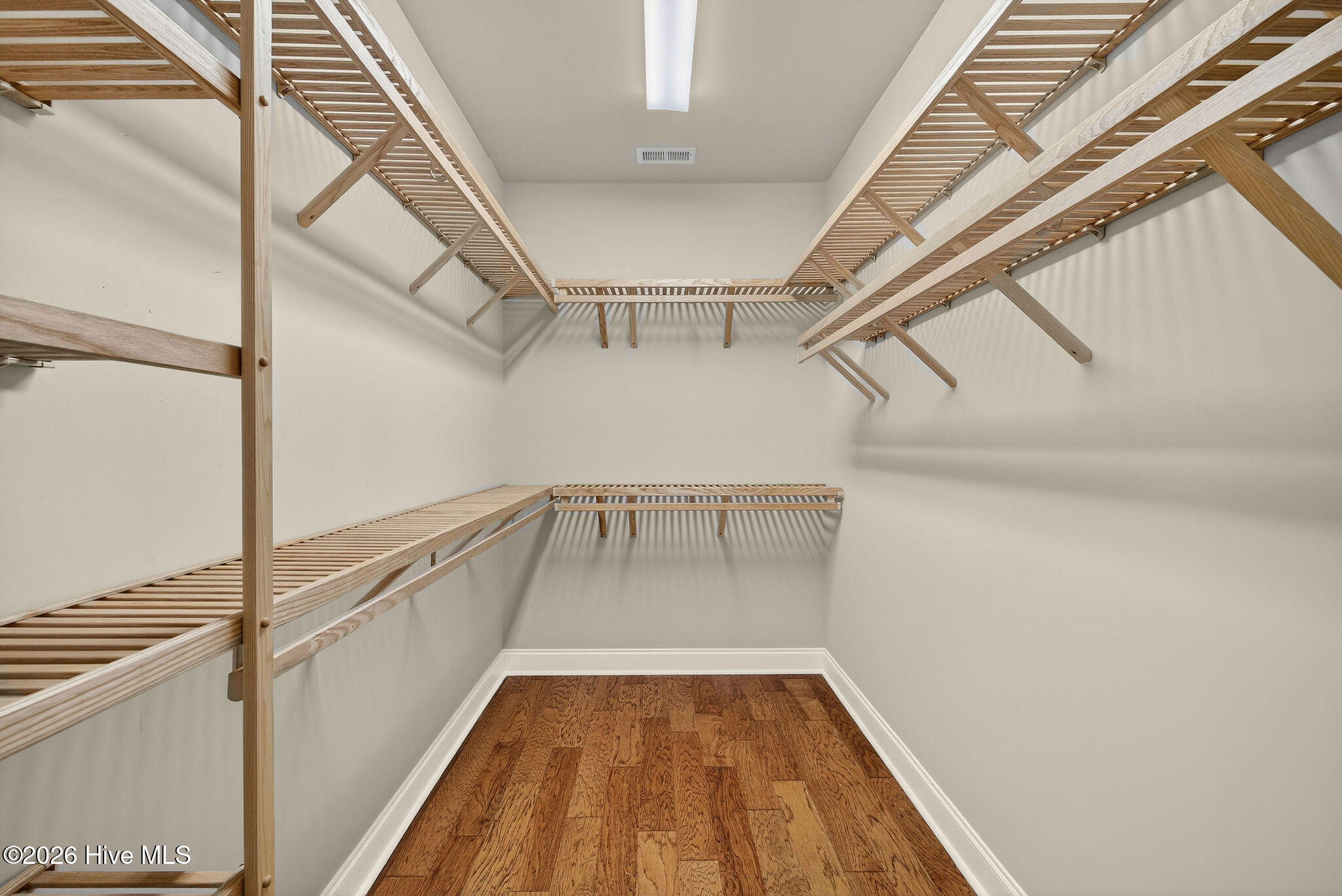 100557341 | Photo 35