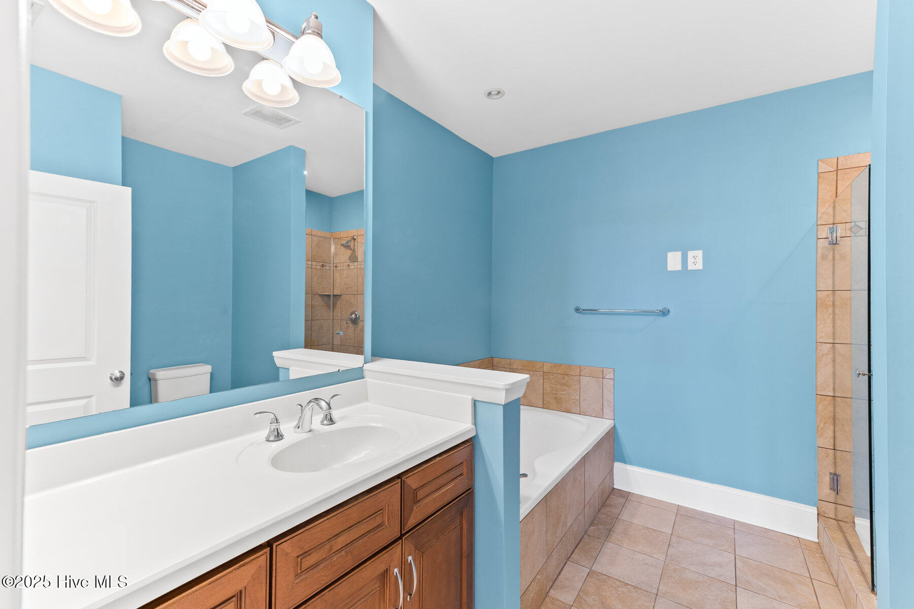 100518149 | Photo 18