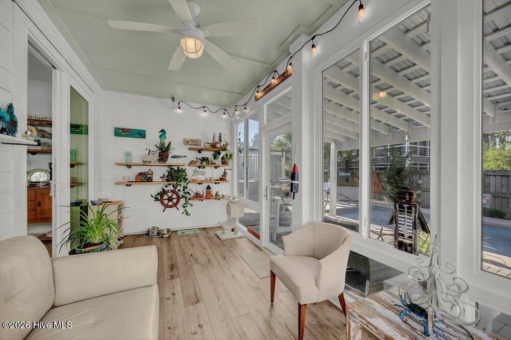 100561584 | Photo 26