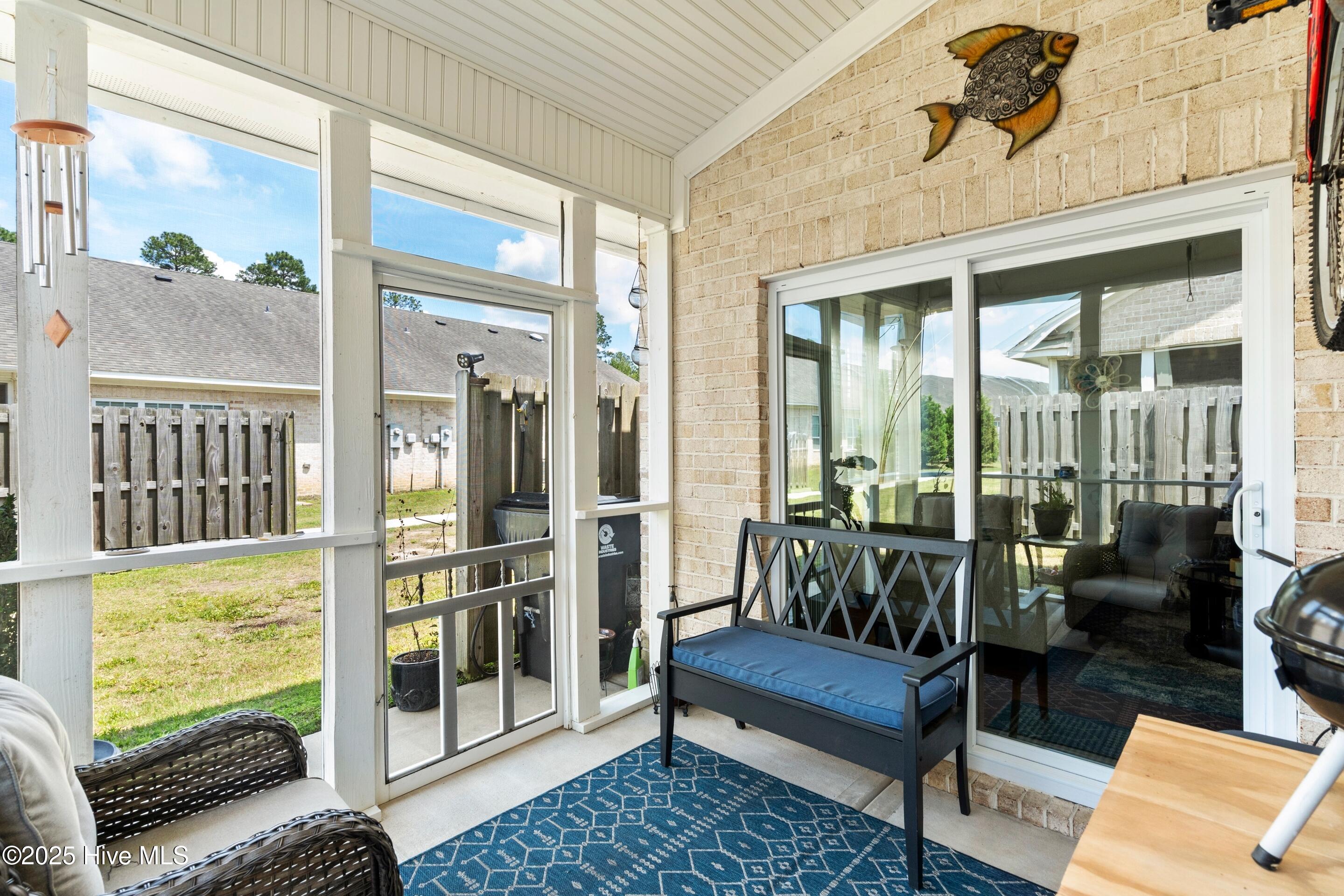 100512963 | Photo 42