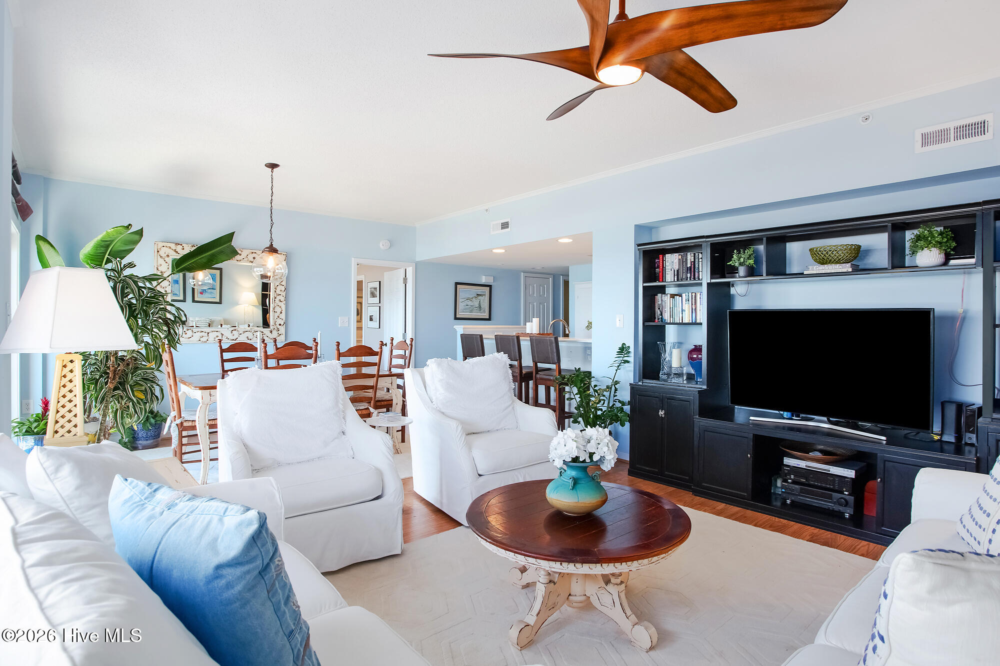 100553935 | Photo 11