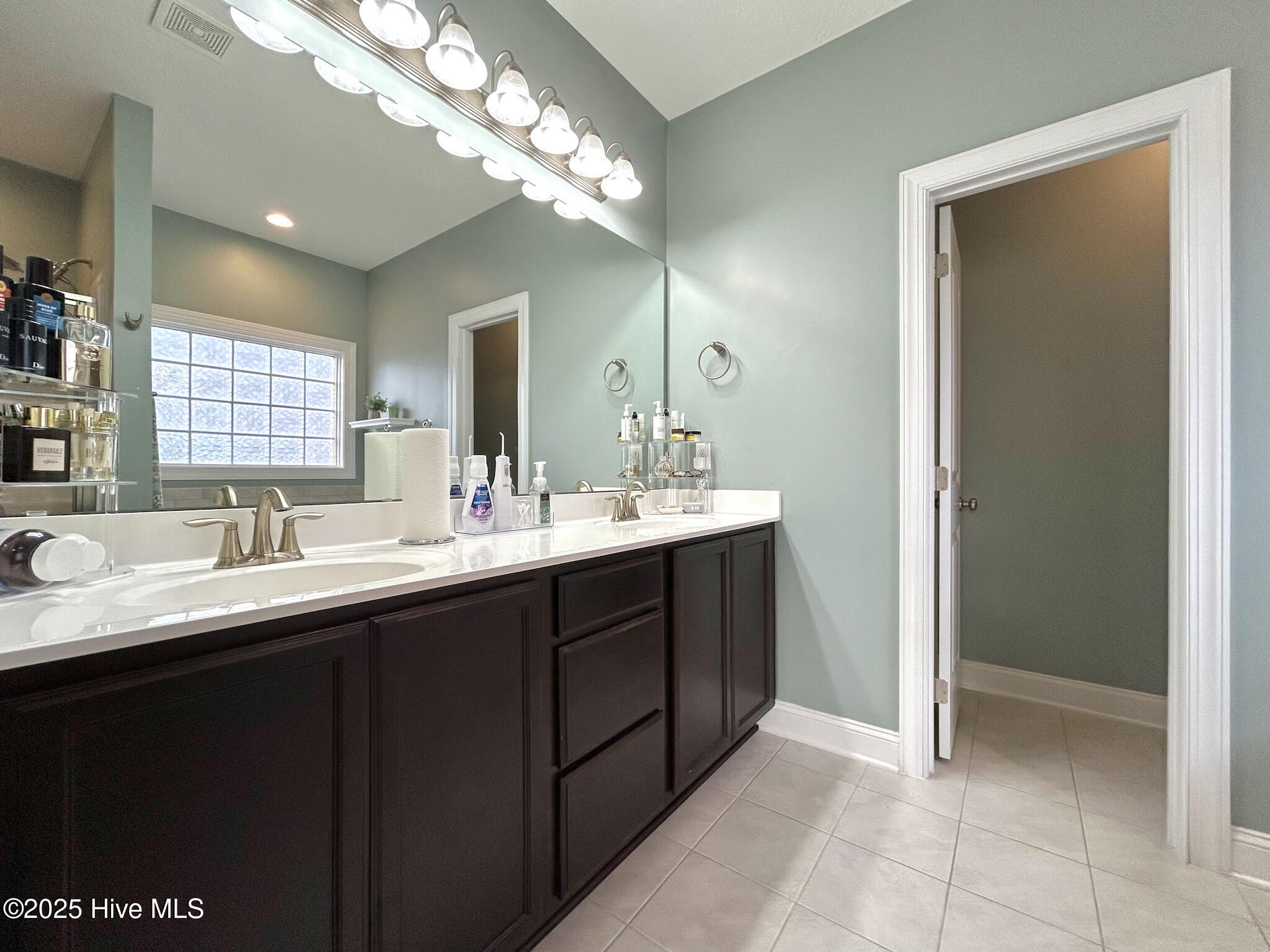 100545888 | Photo 28