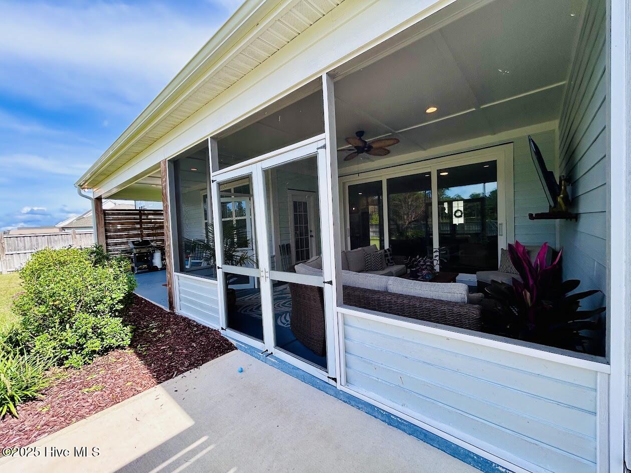 100534621 | Photo 63