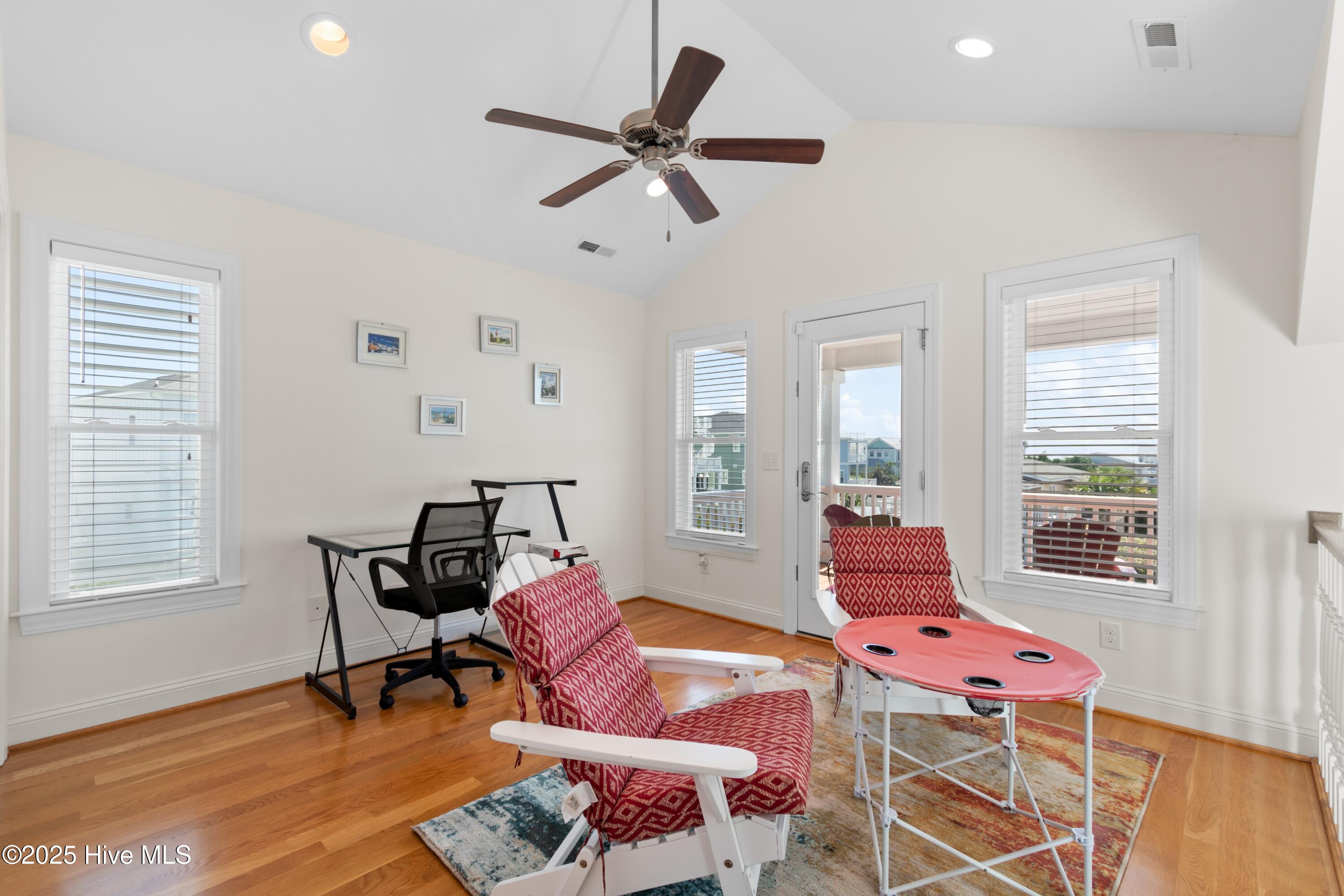 100534441 | Photo 35