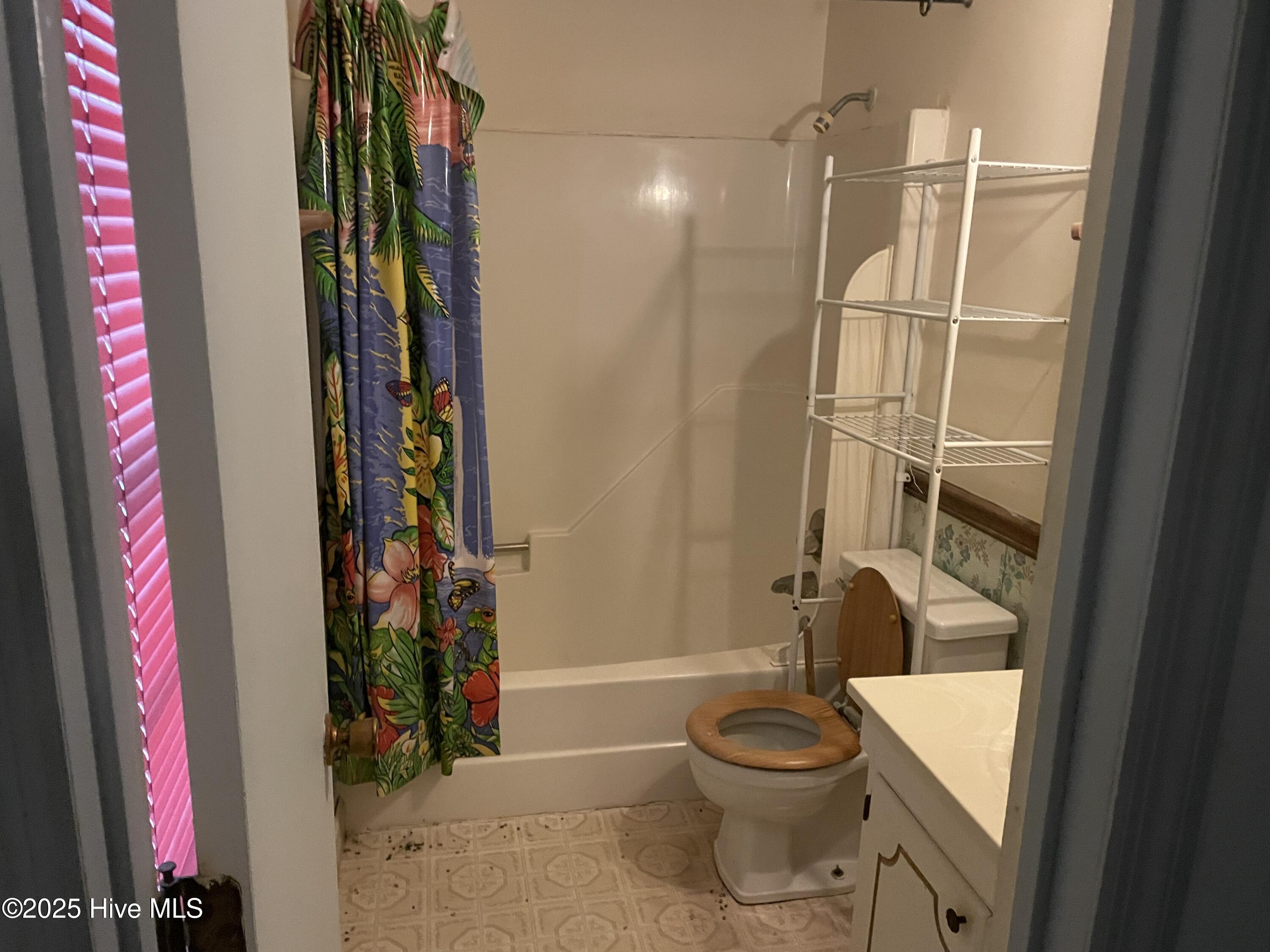 100546227 | Photo 22