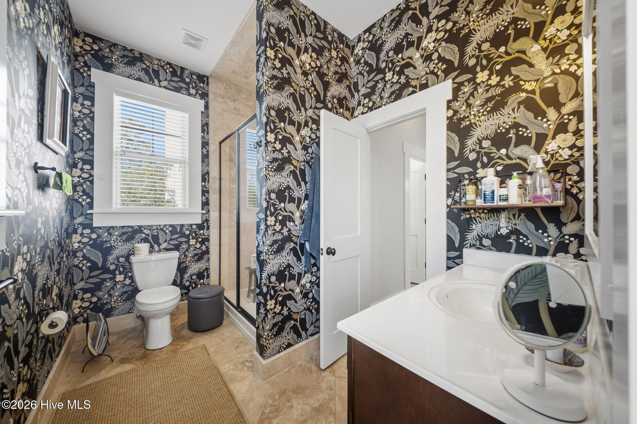 100568047 | Photo 24