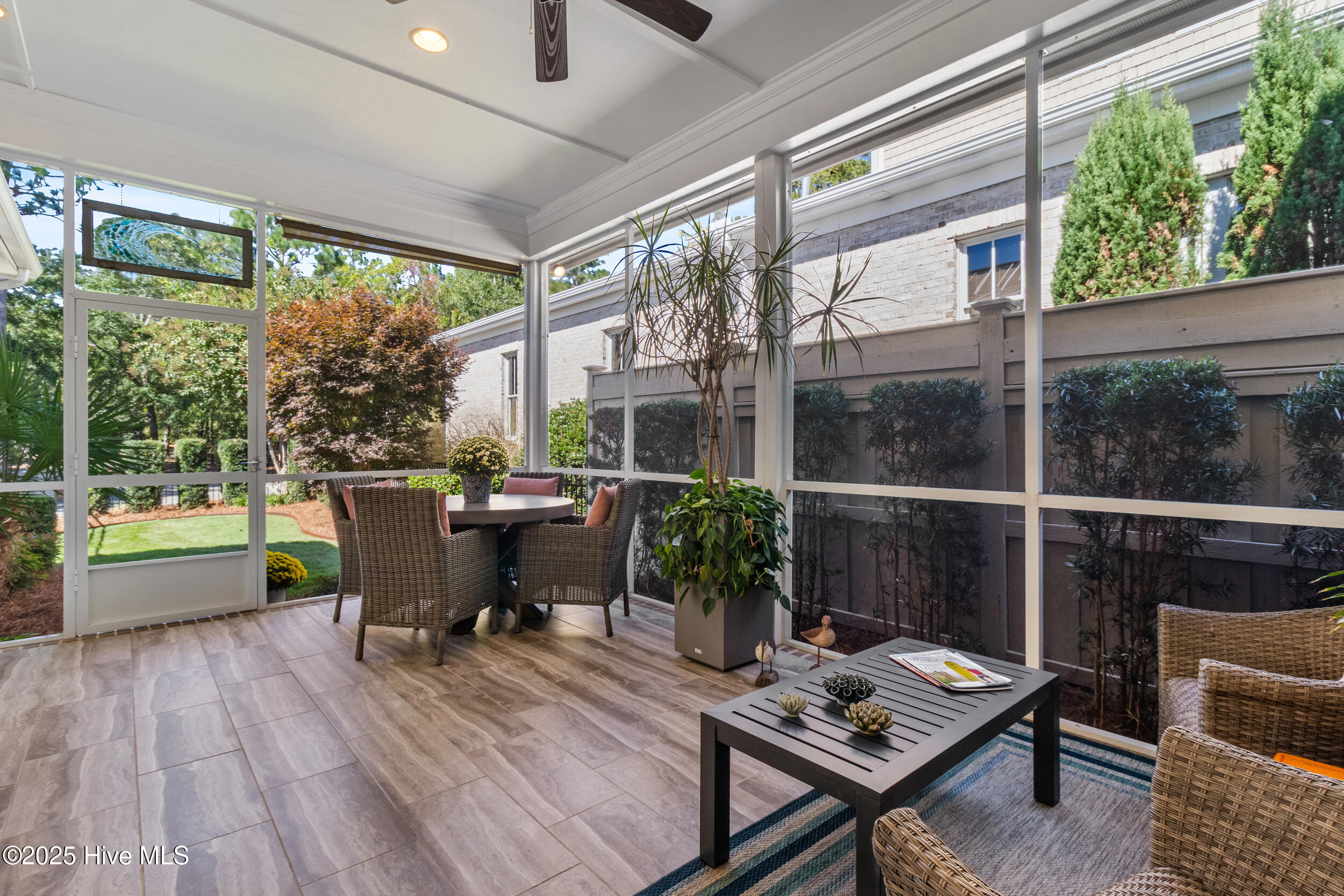 100537766 | Photo 43