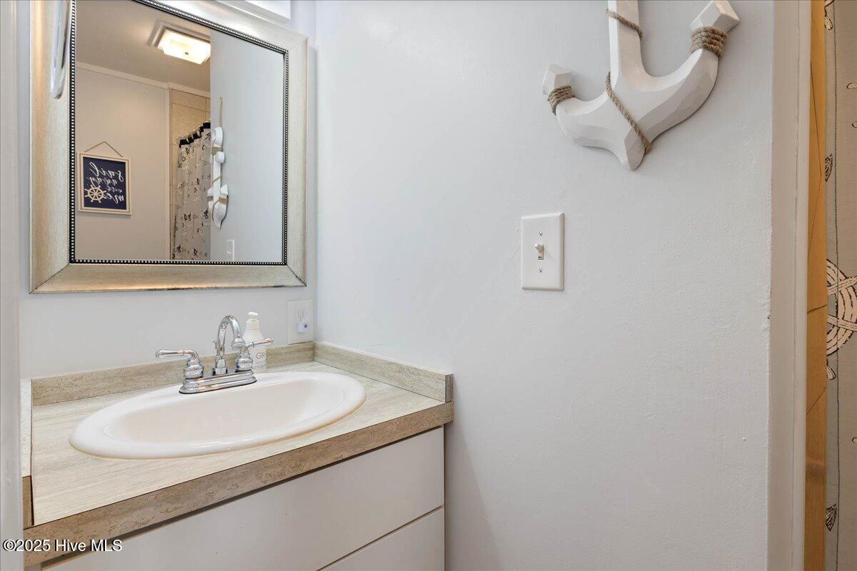 100550823 | Photo 33