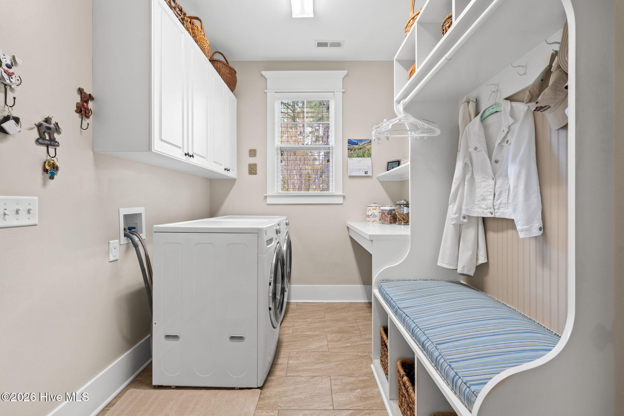 100566382 | Photo 45