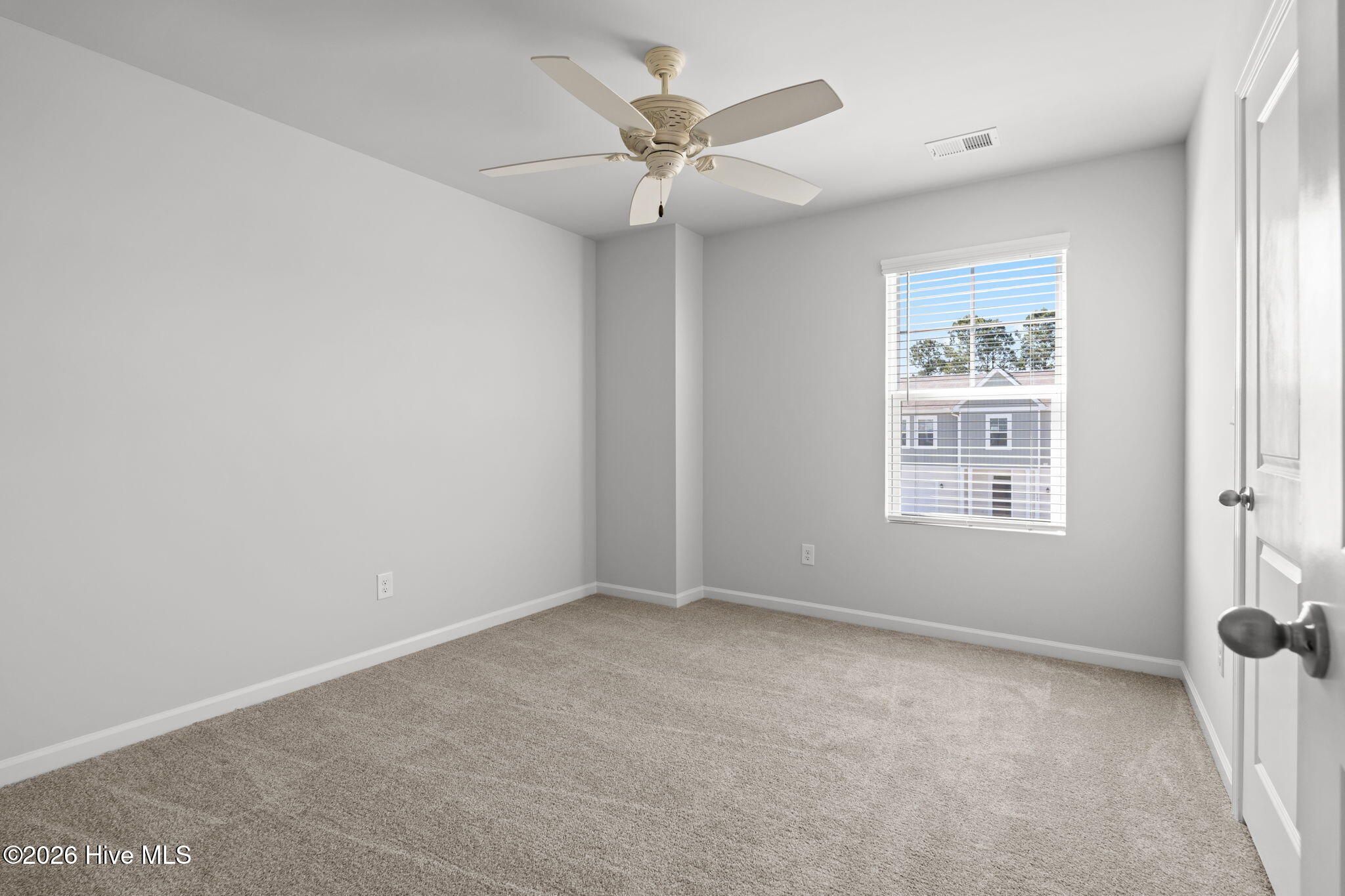 100567065 | Photo 26