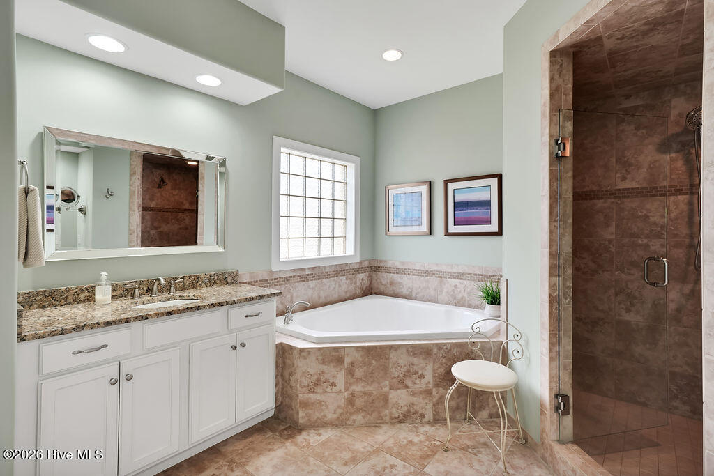 100562114 | Photo 21