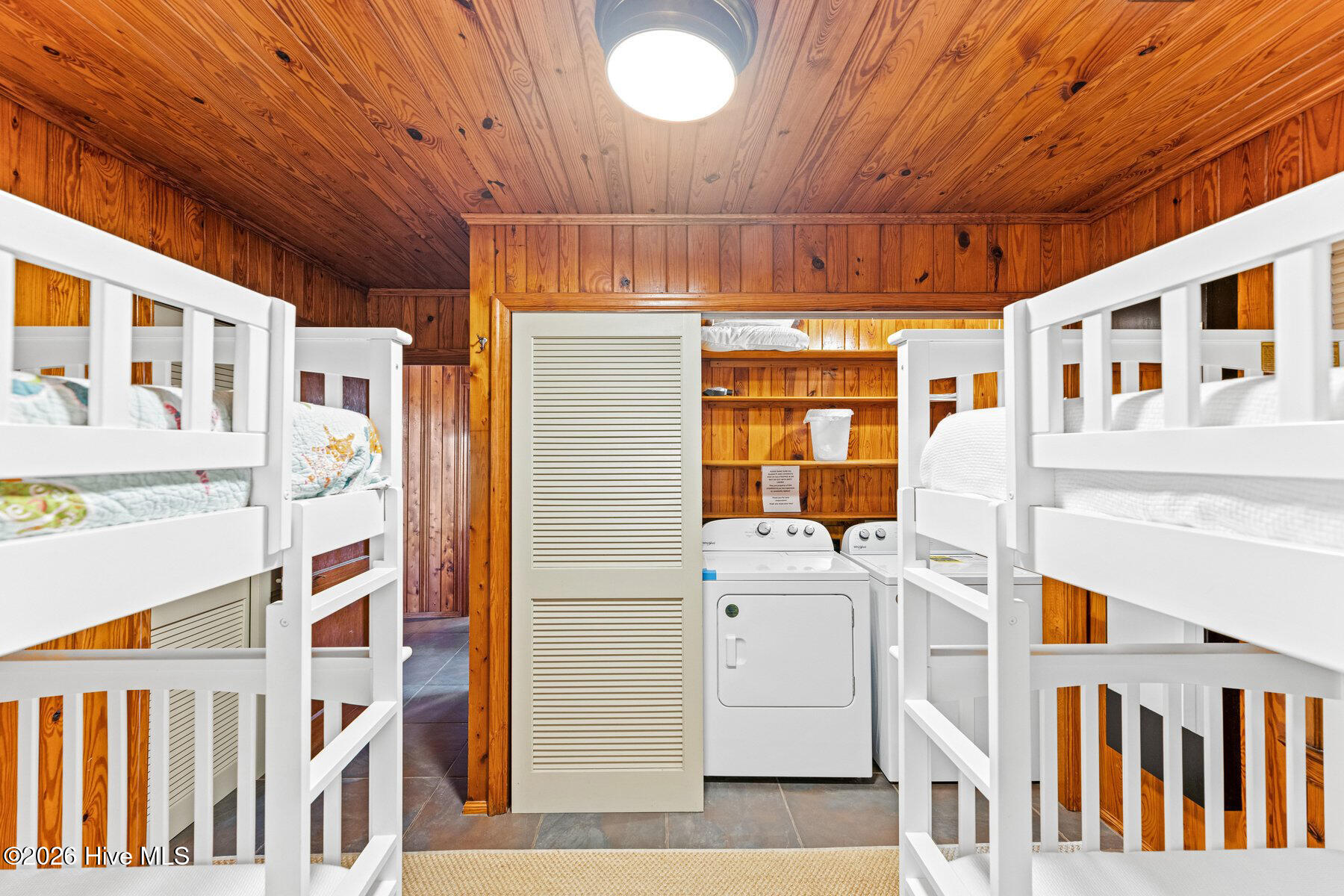 100550434 | Photo 33