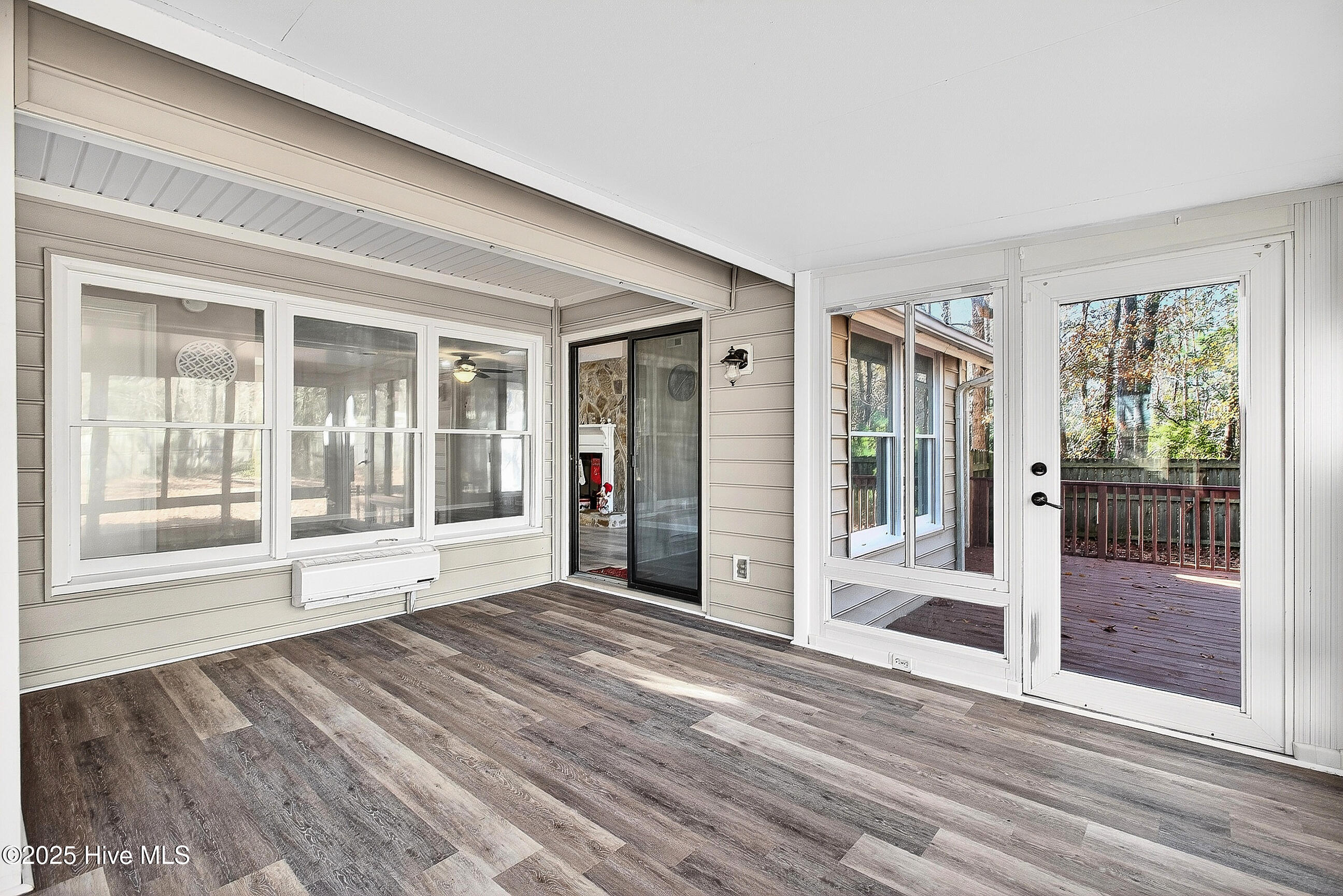 100546283 | Photo 16