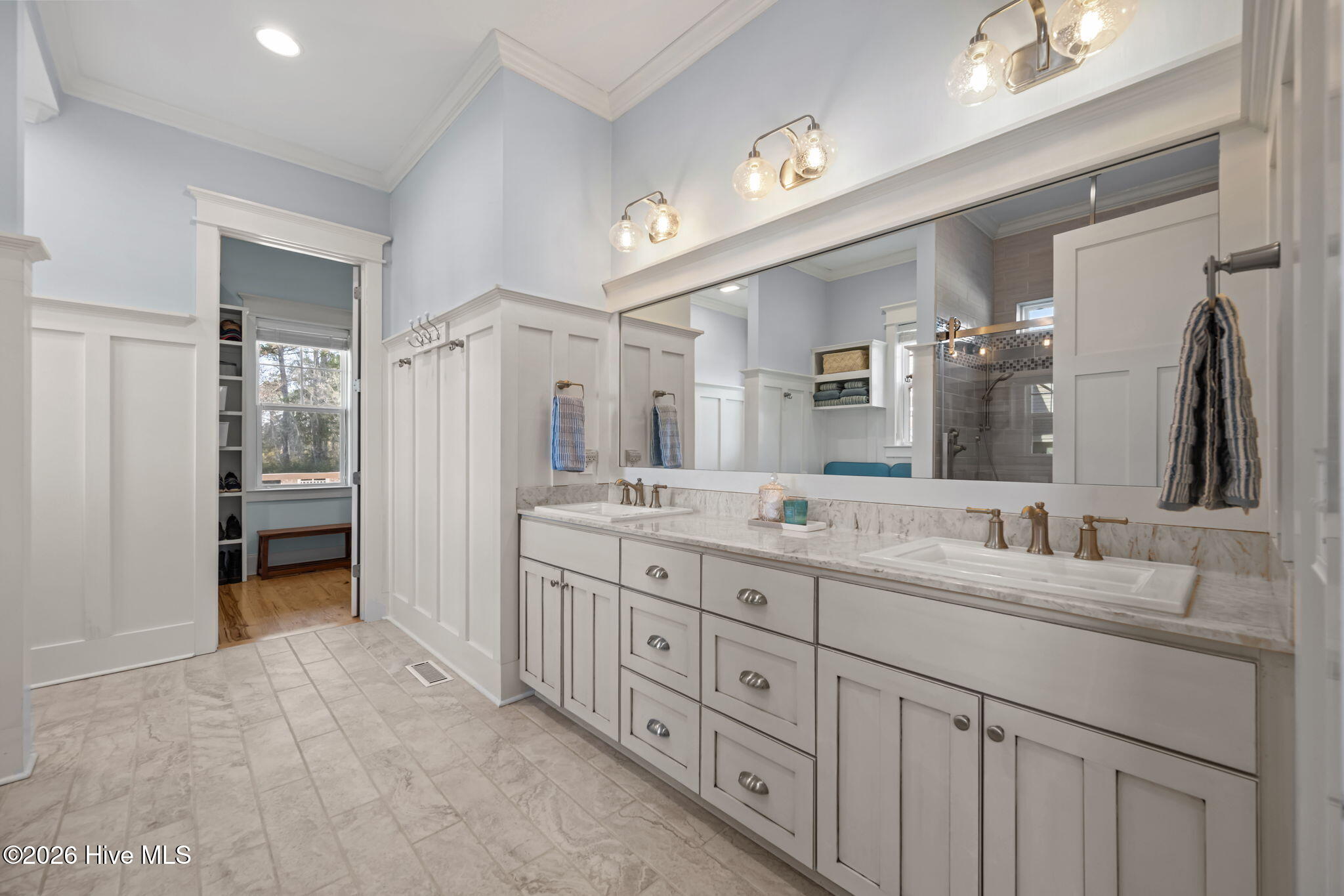 100554318 | Photo 32