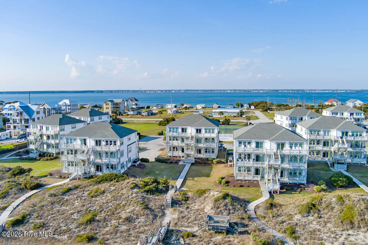 100560263 | Photo 51