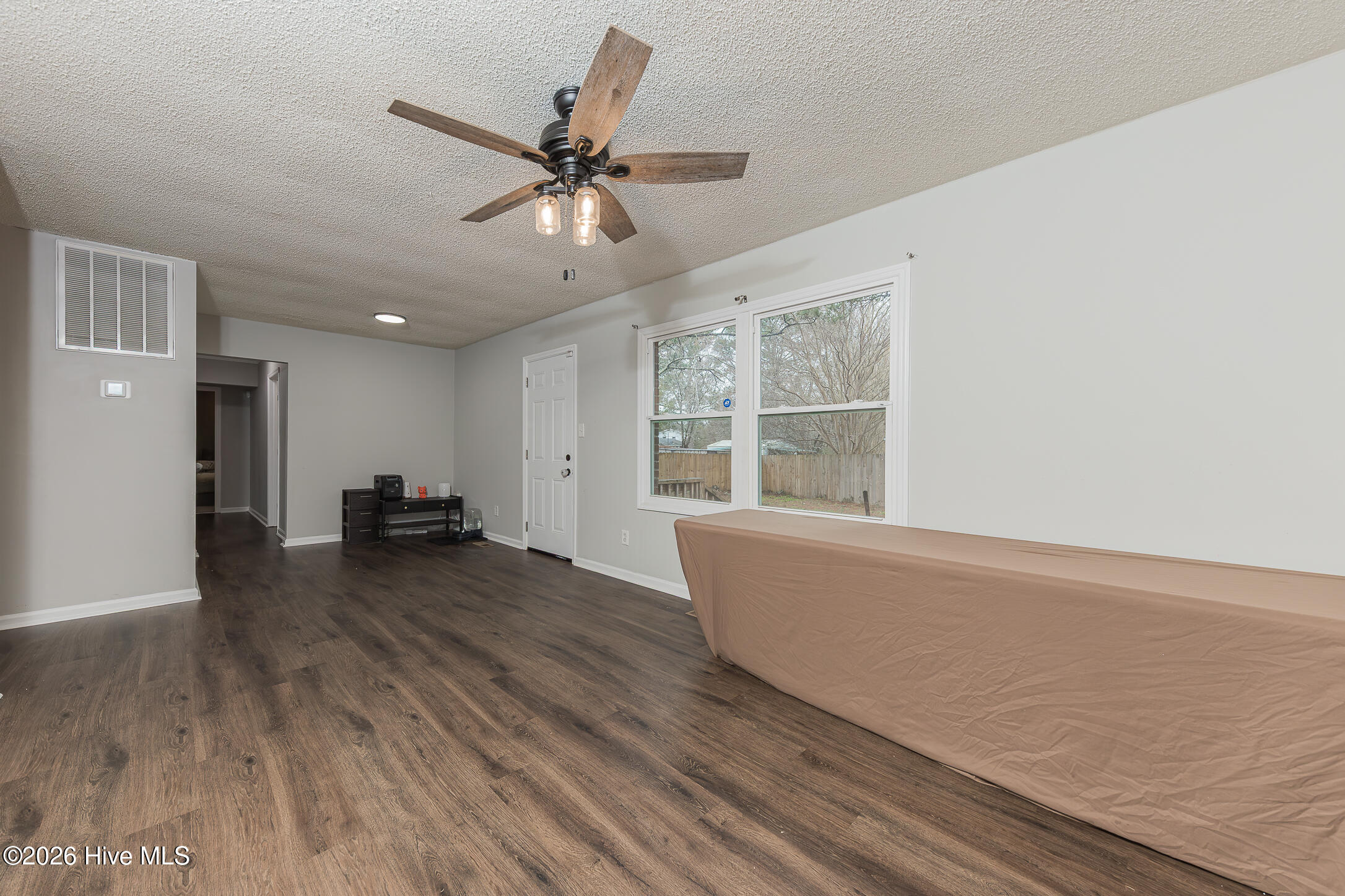 100558087 | Photo 21