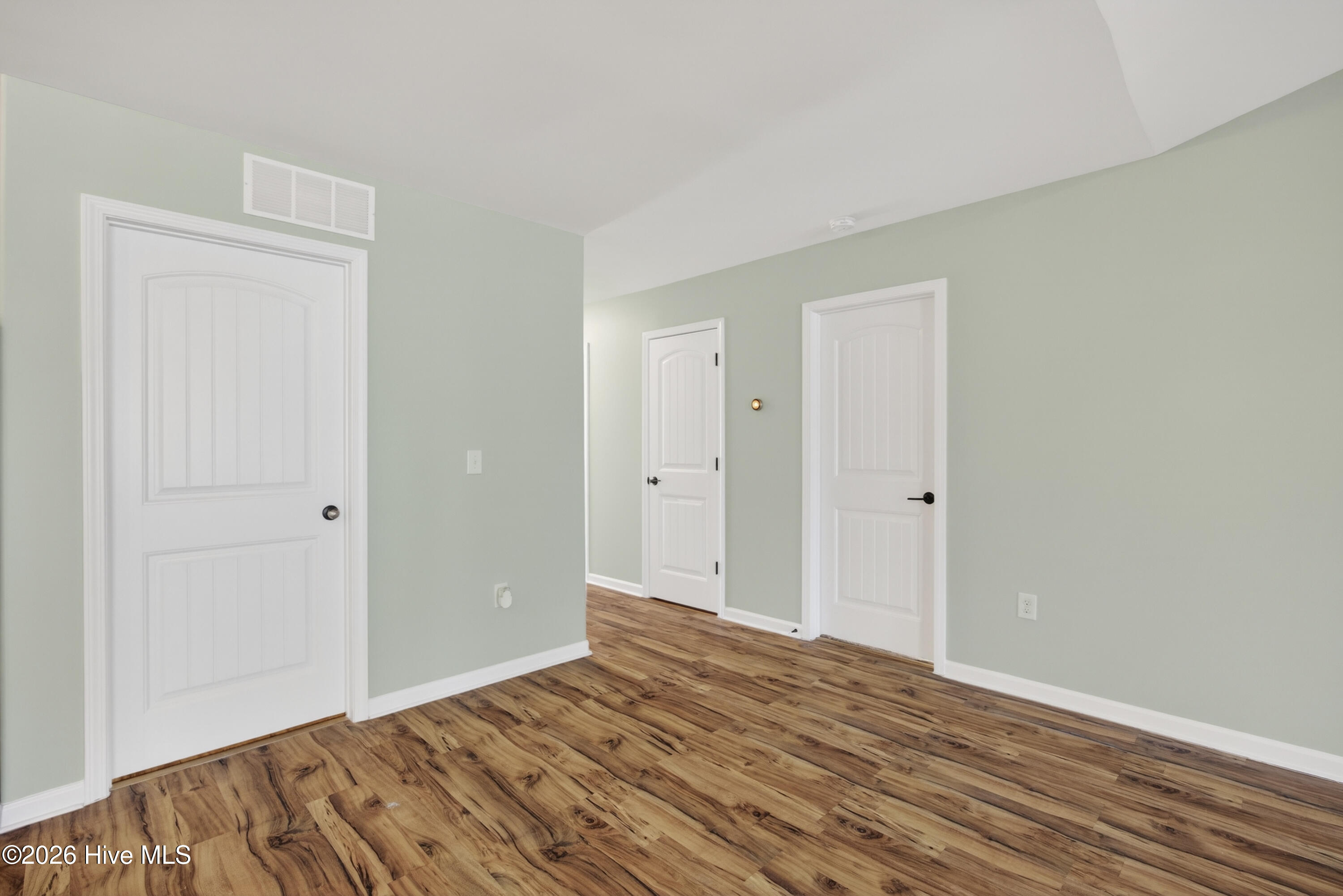 100553083 | Photo 12