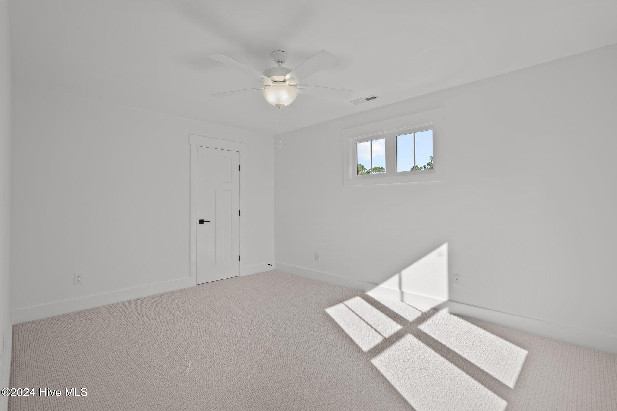 100435133 | Photo 32