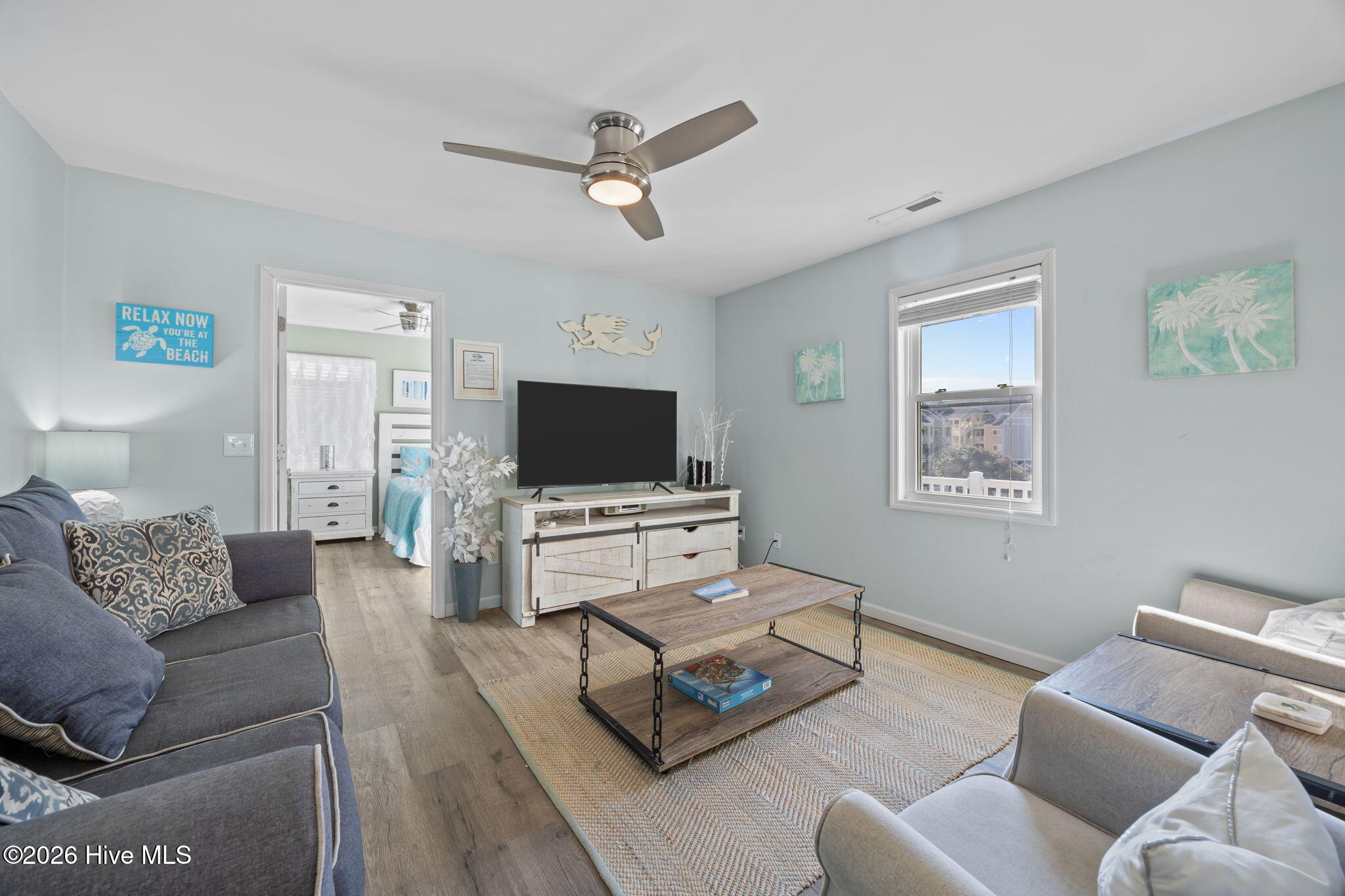 100553984 | Photo 25