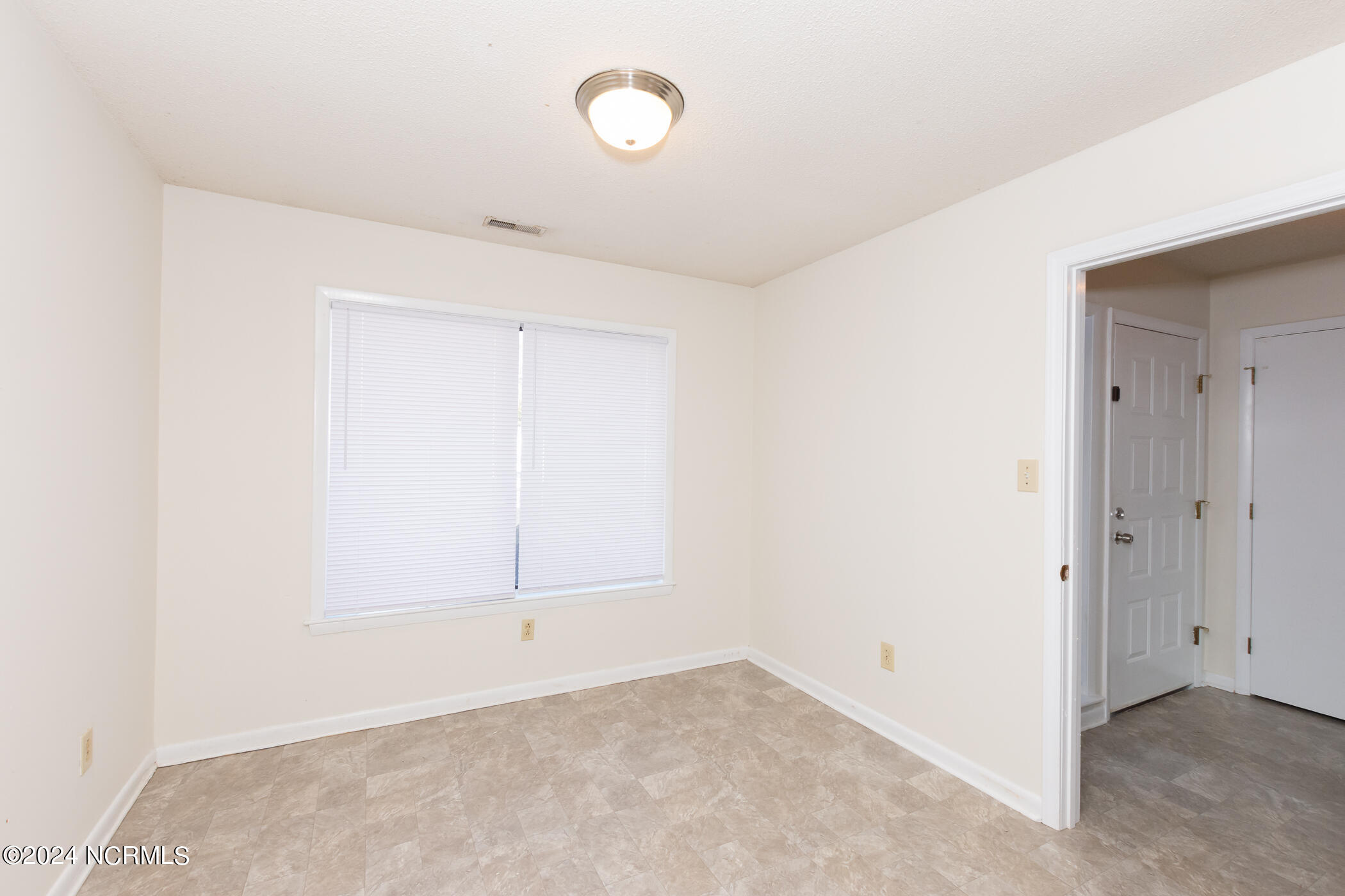 100528629 | Photo 22