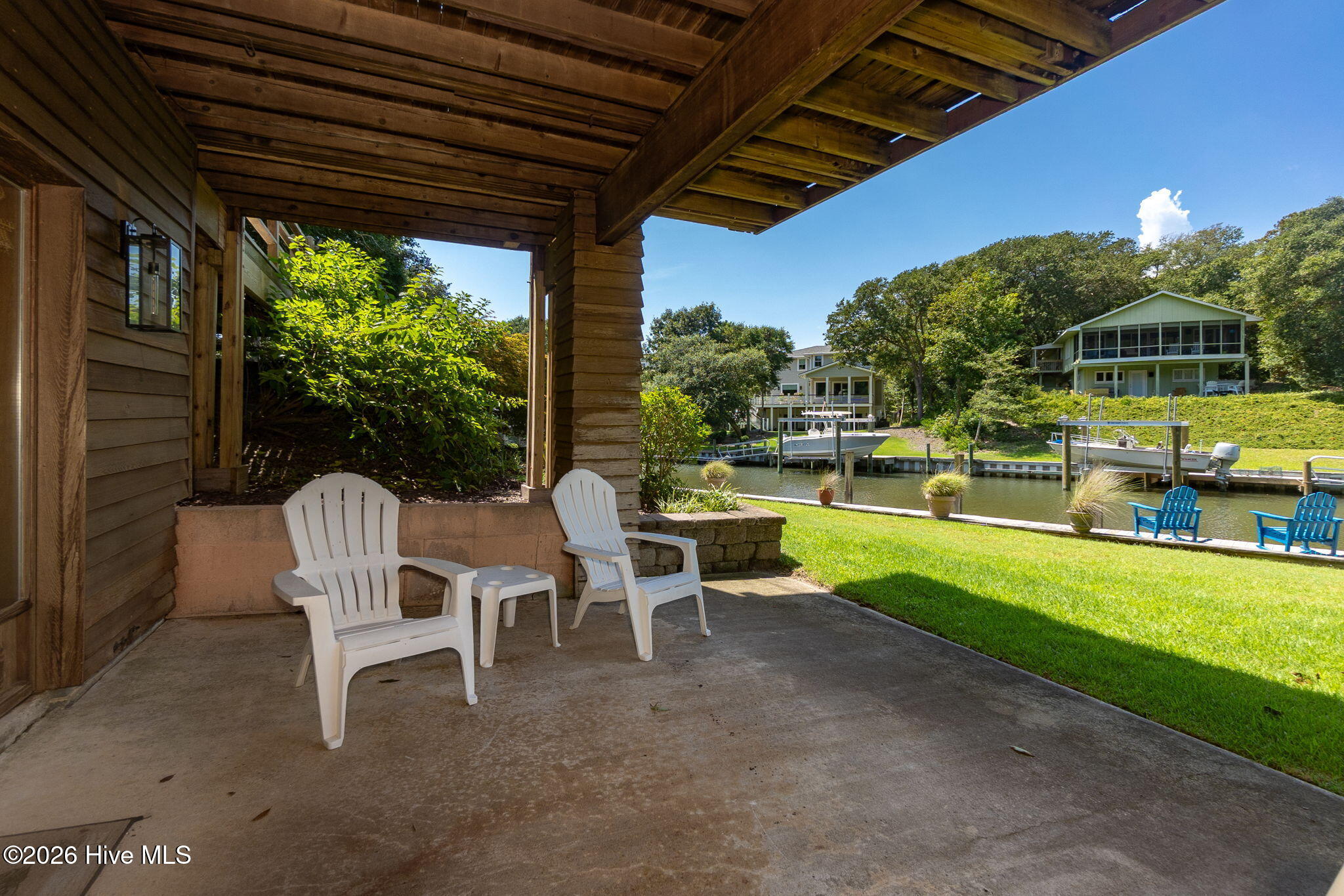 Lower deck with canal