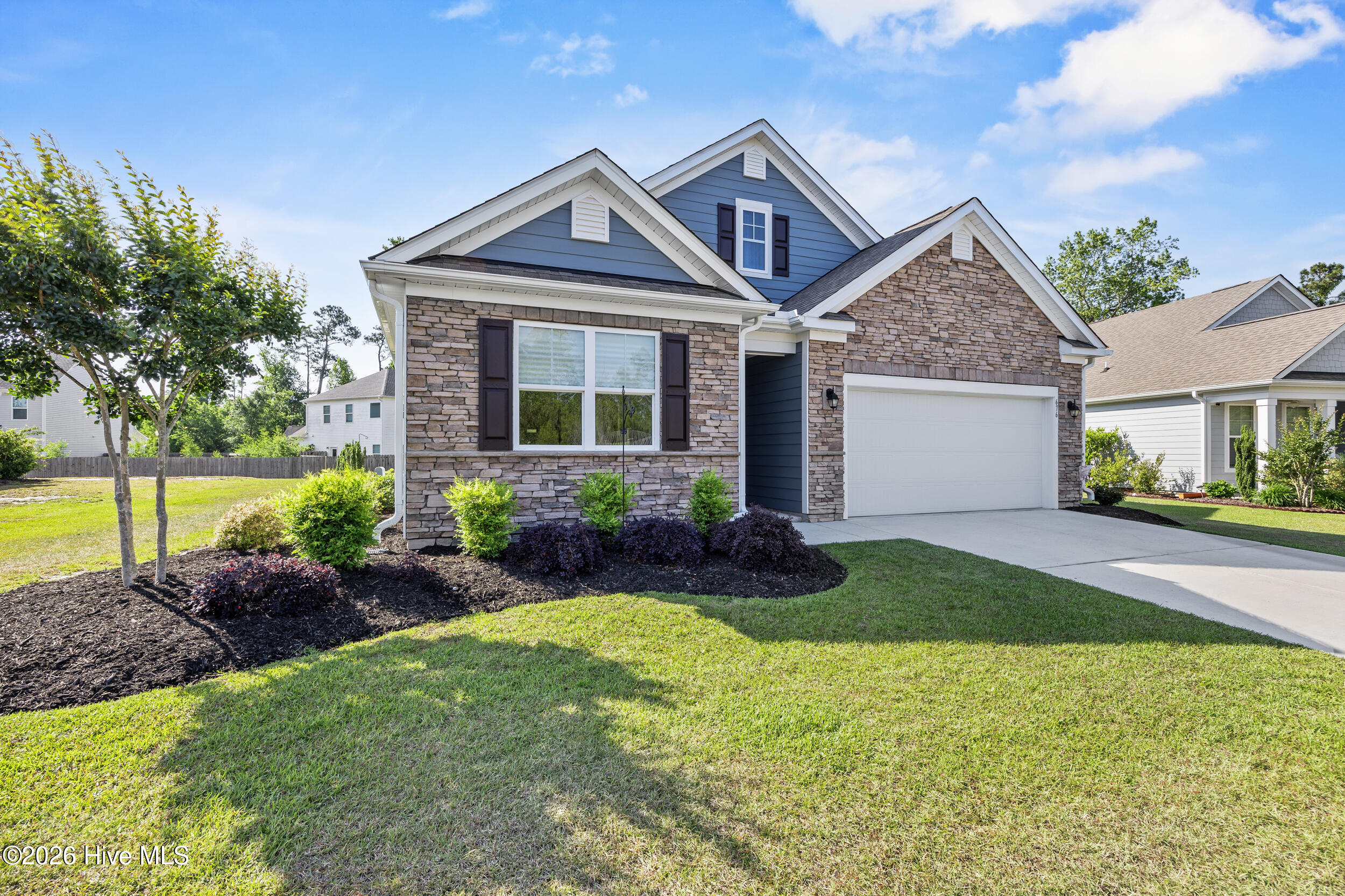 100570393 | Photo 46