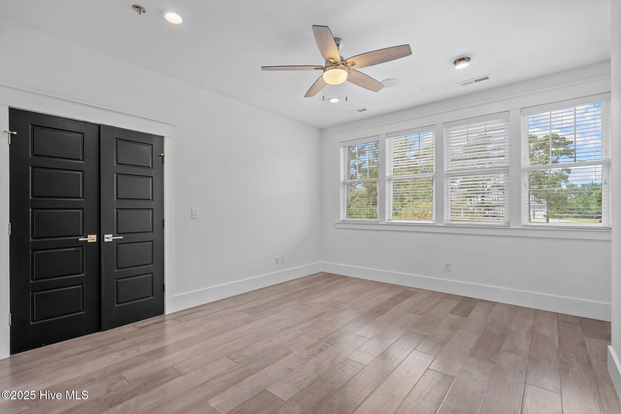 100532333 | Photo 59