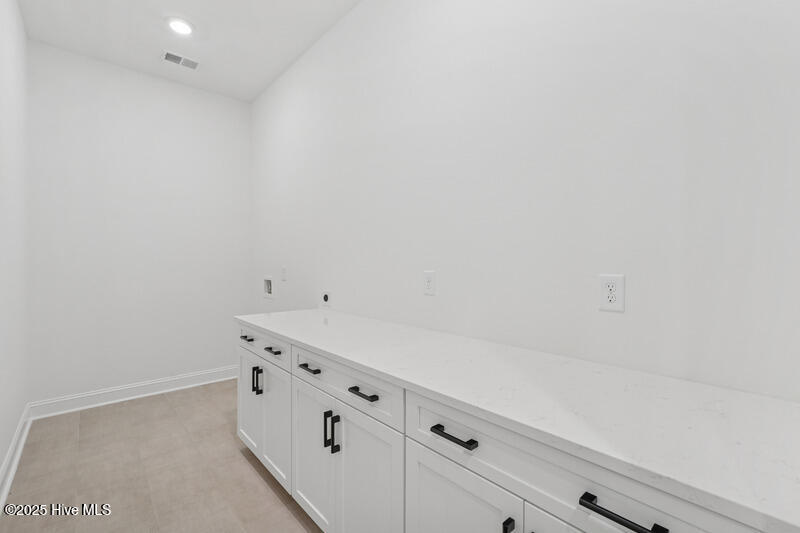 100508363 | Photo 10