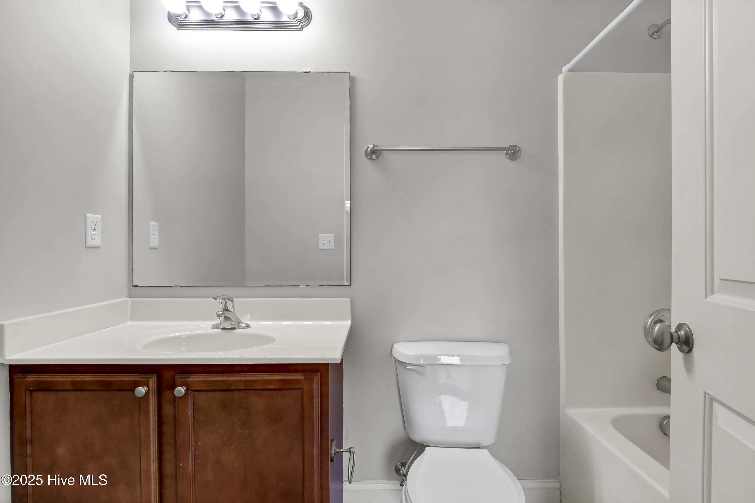 100504988 | Photo 26