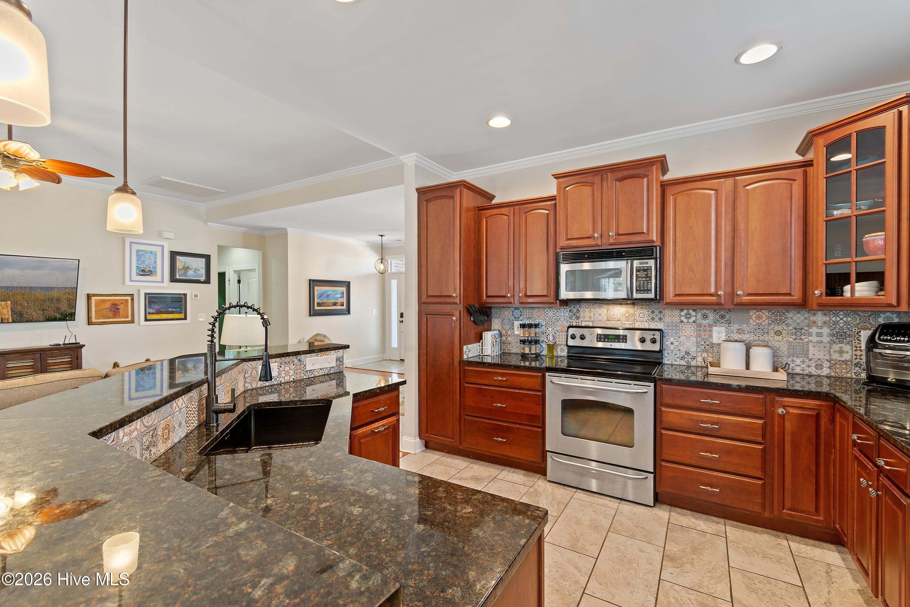 100554573 | Photo 13