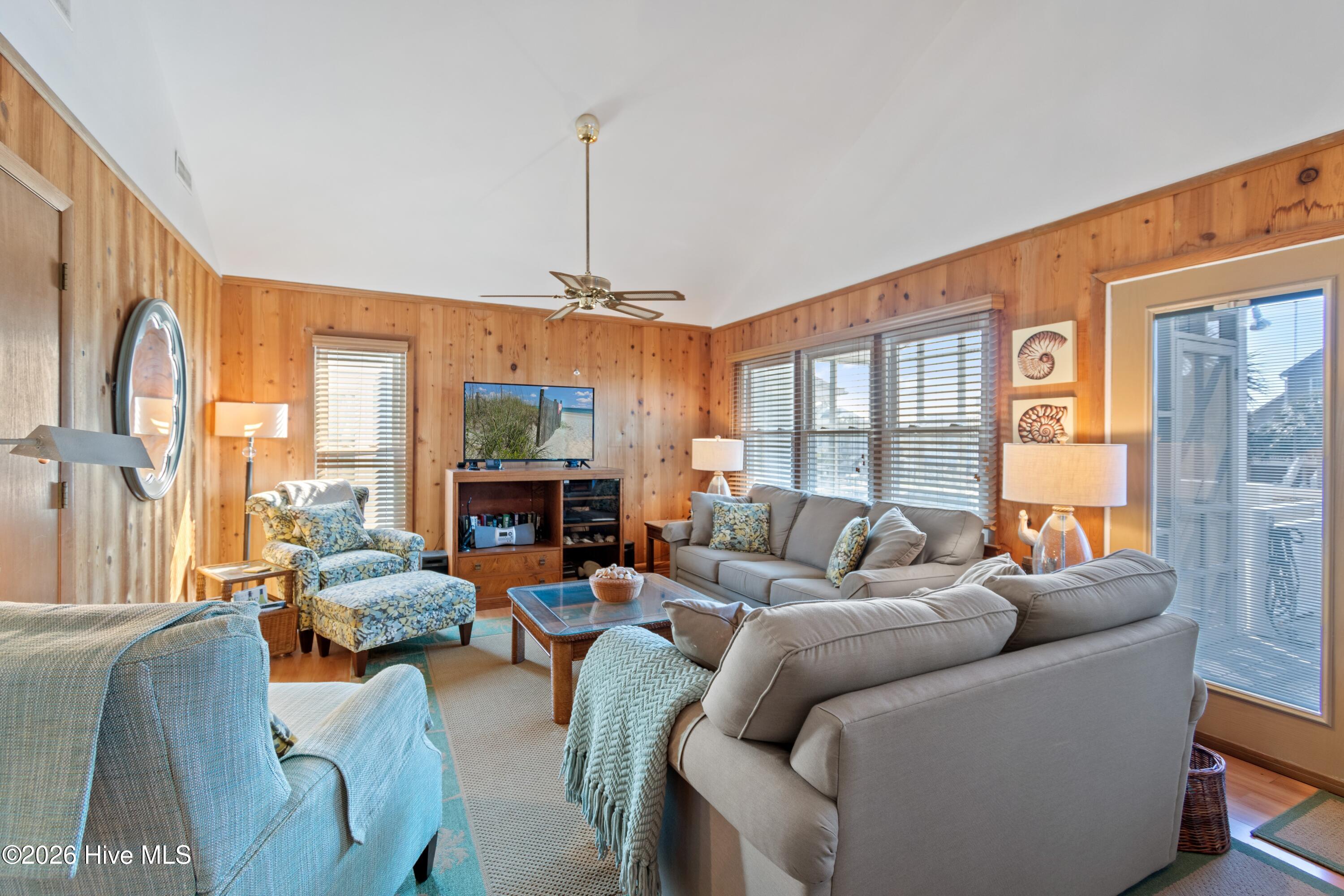 100553939 | Photo 18