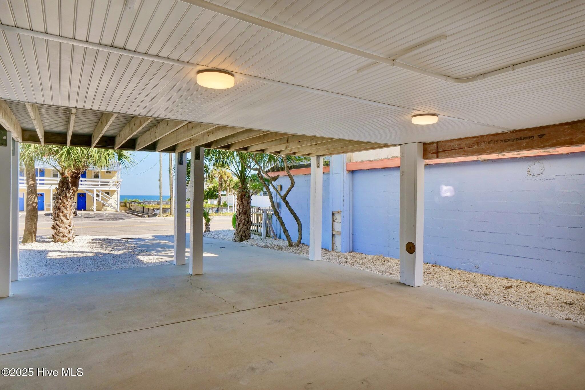 100523371 | Photo 51