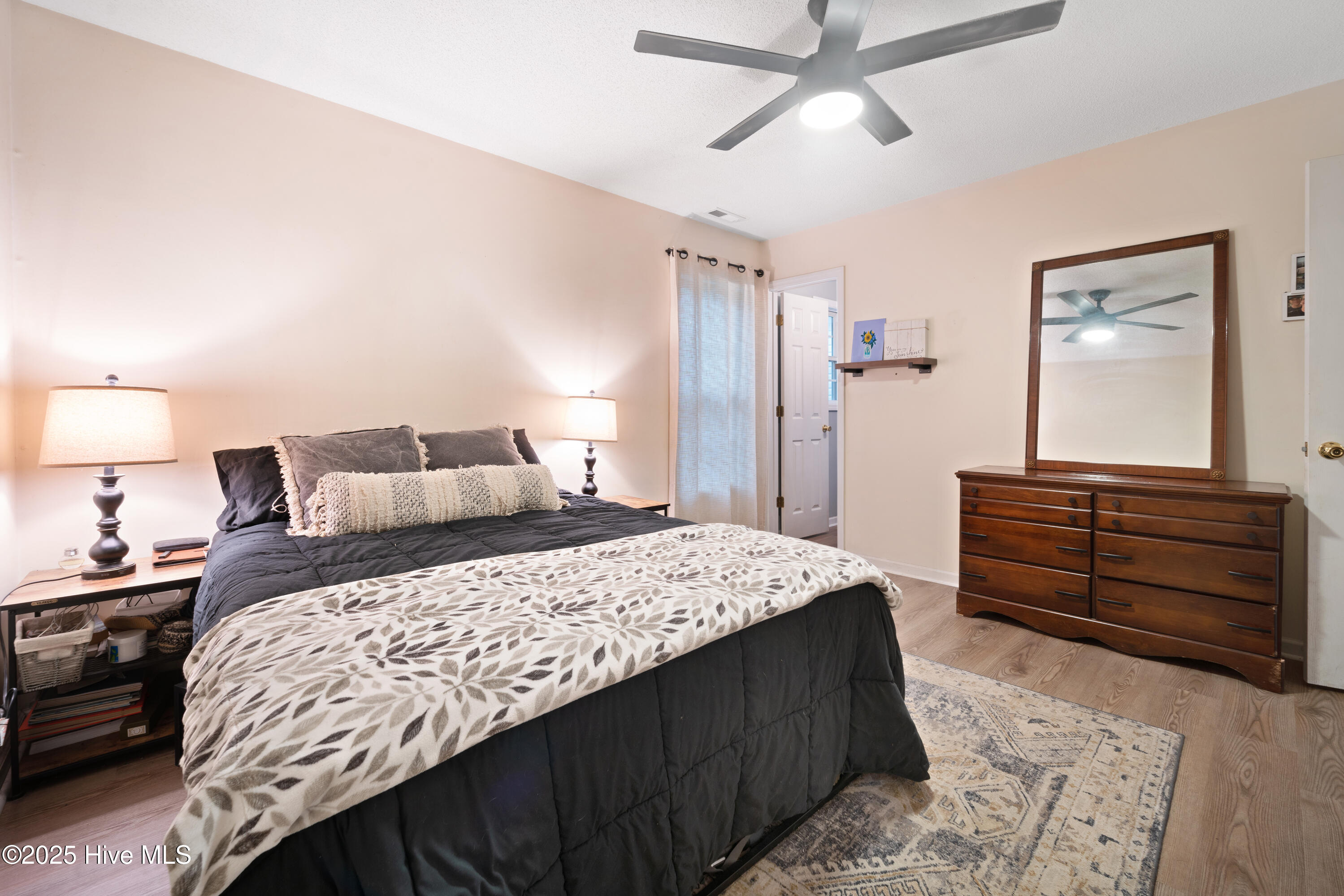 100527302 | Photo 15