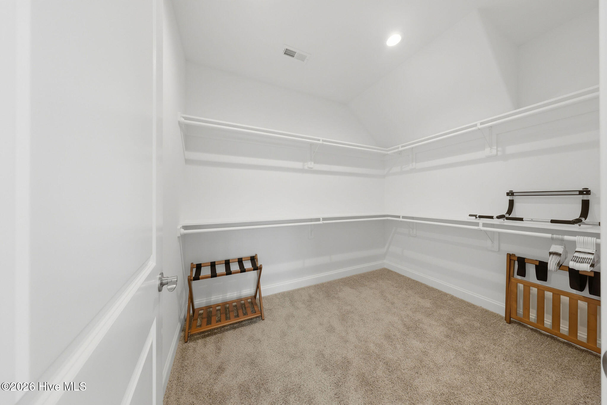 100564849 | Photo 51