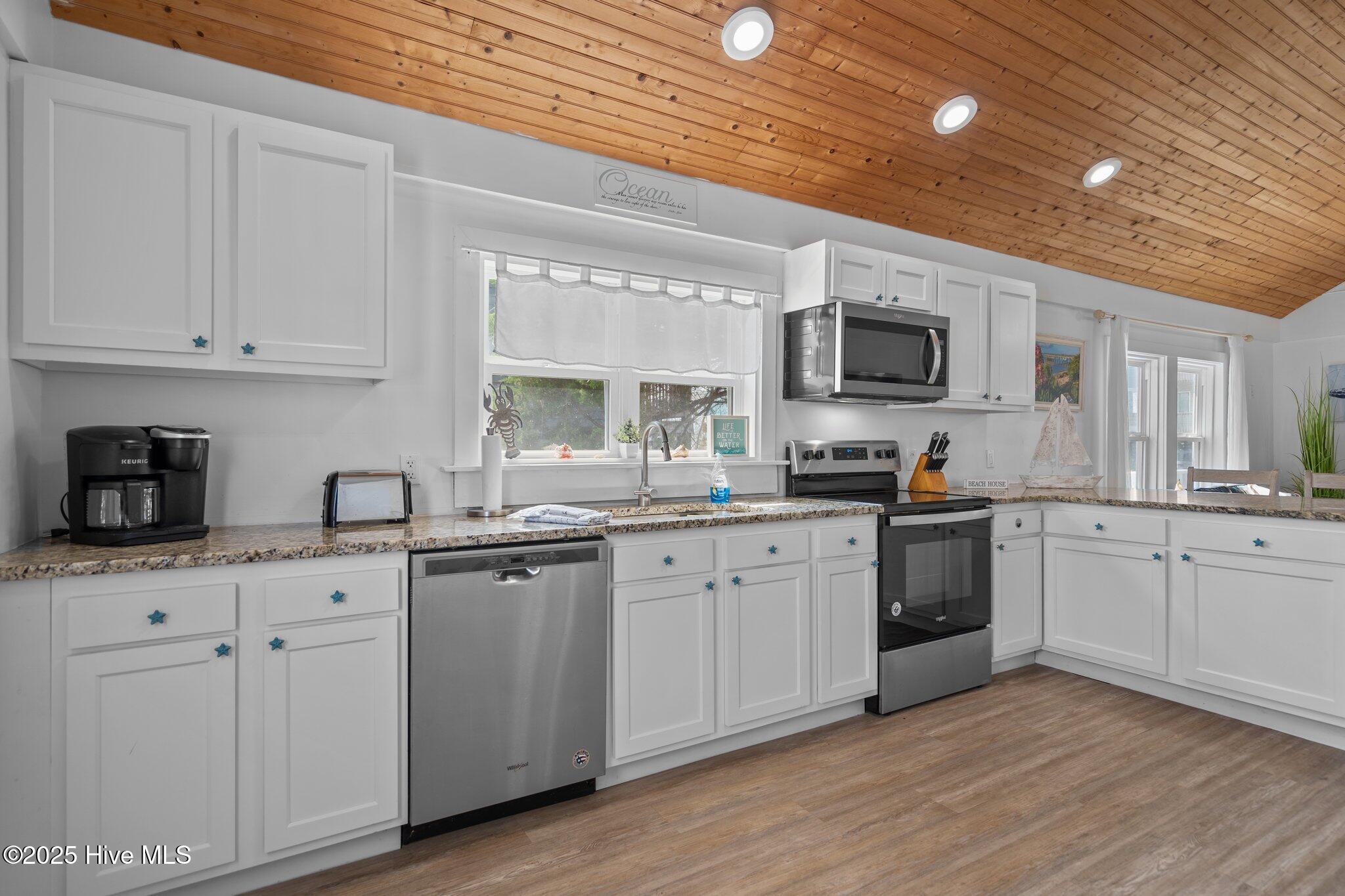 100537194 | Photo 76