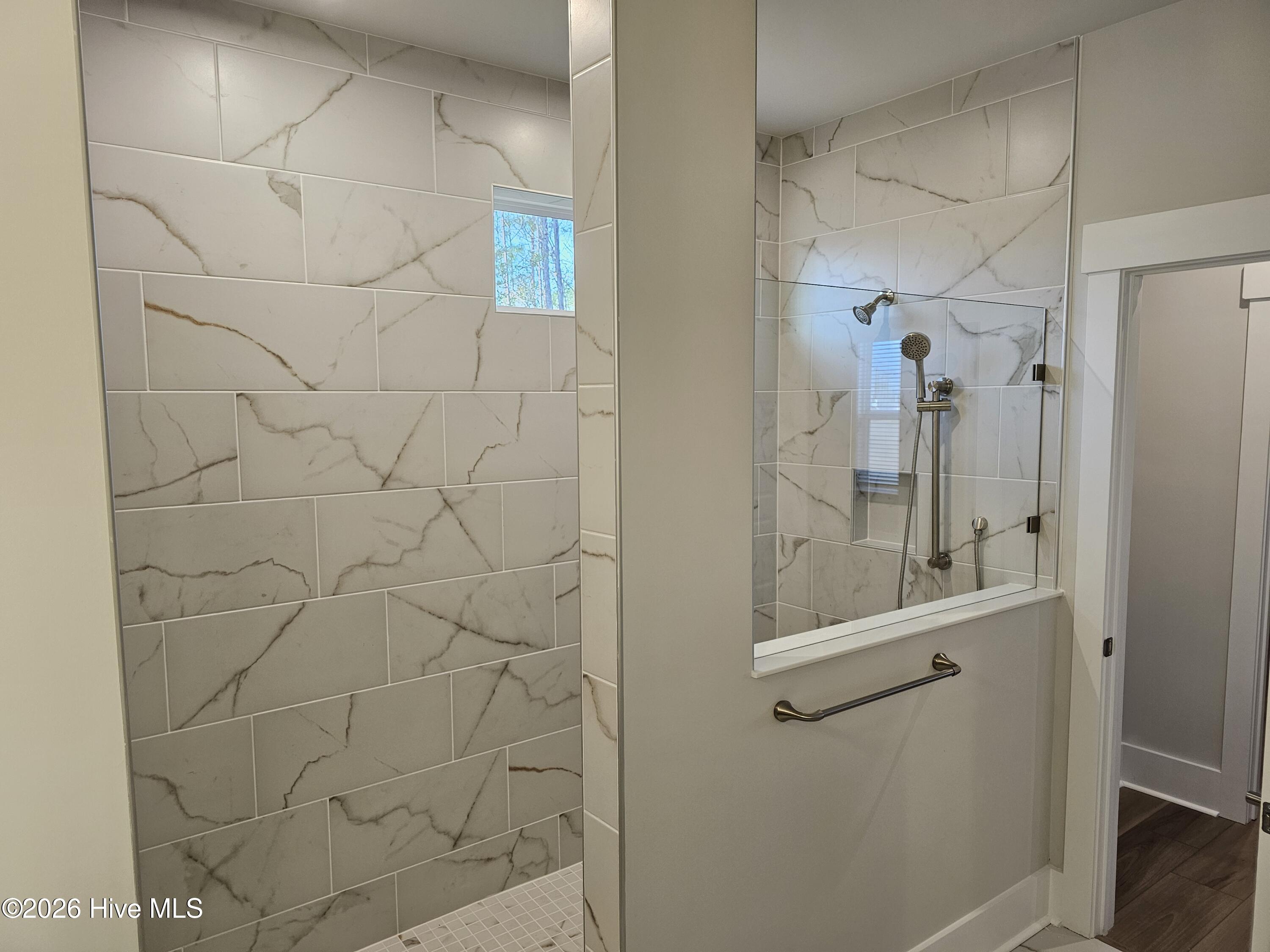 100544380 | Photo 13