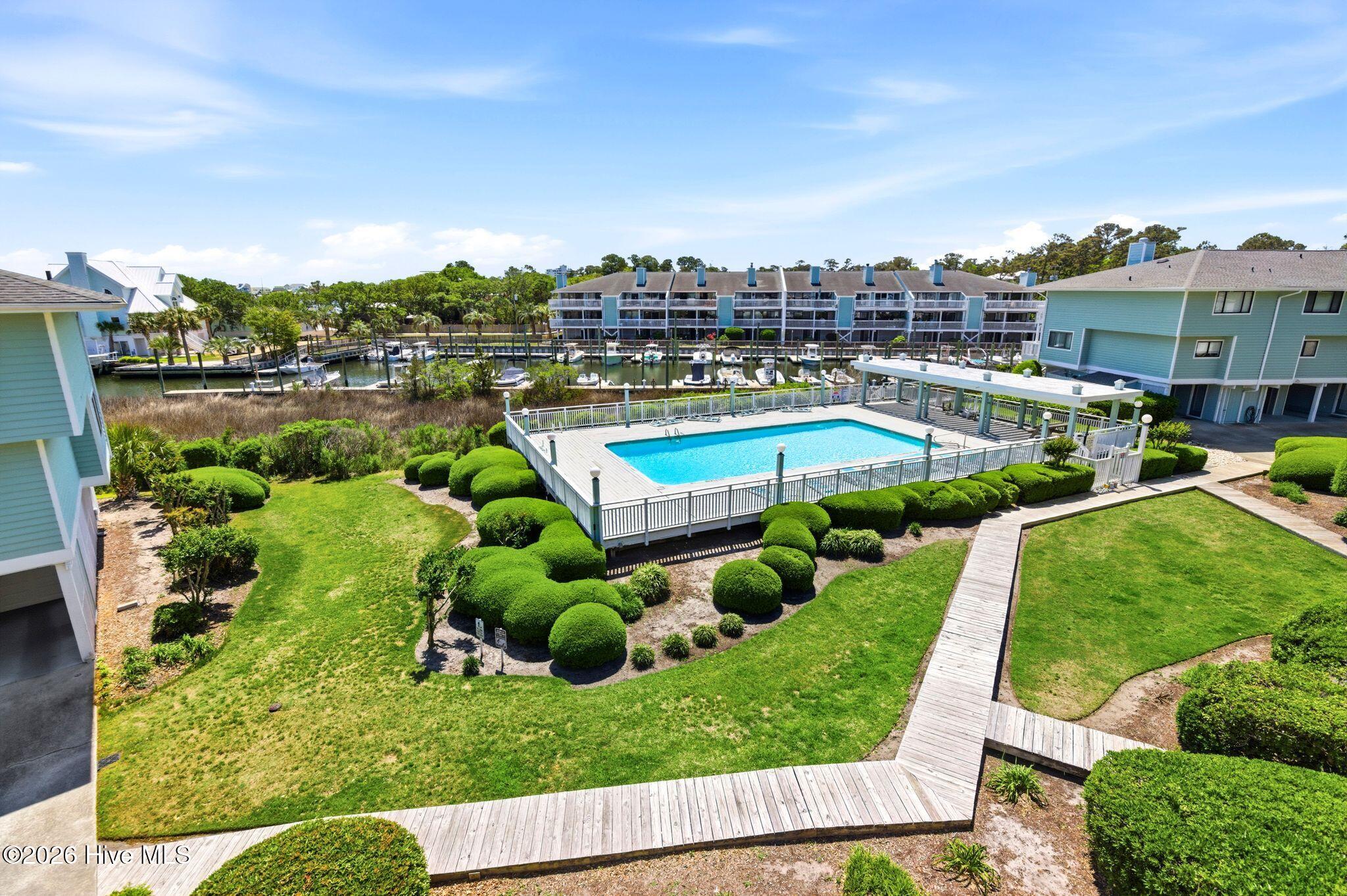 100568885 | Photo 38