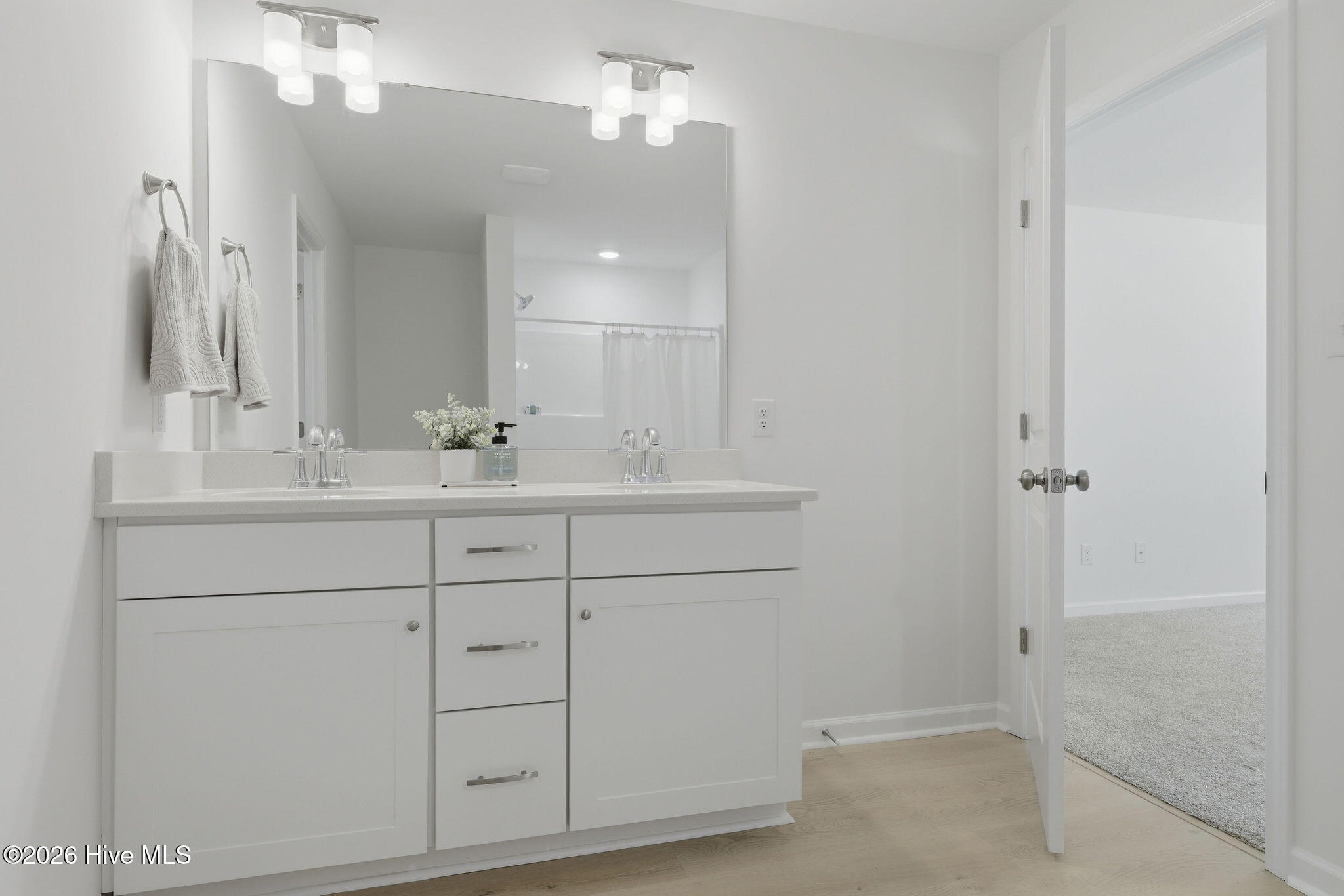 100554240 | Photo 31