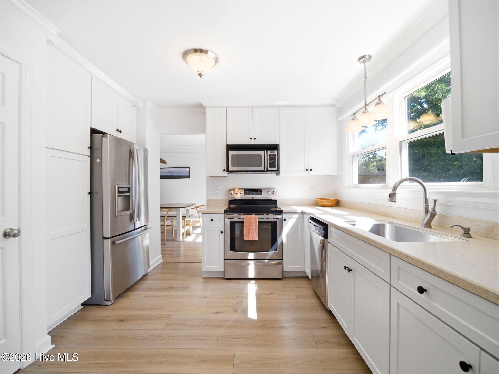 100568966 | Photo 19