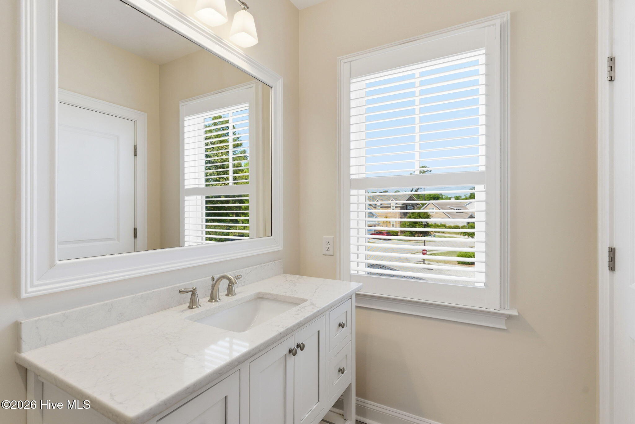 100569885 | Photo 34