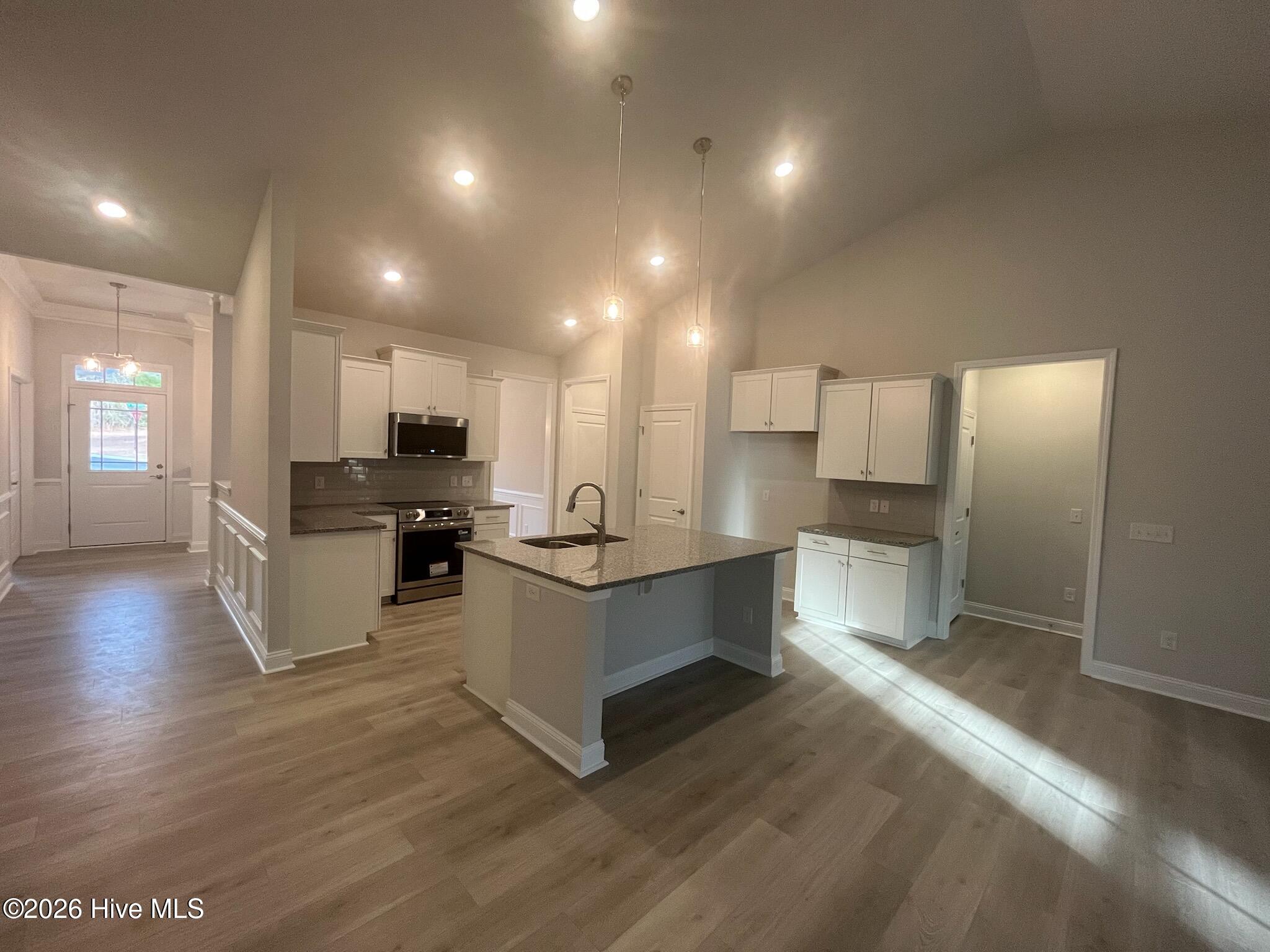 100552296 | Photo 12