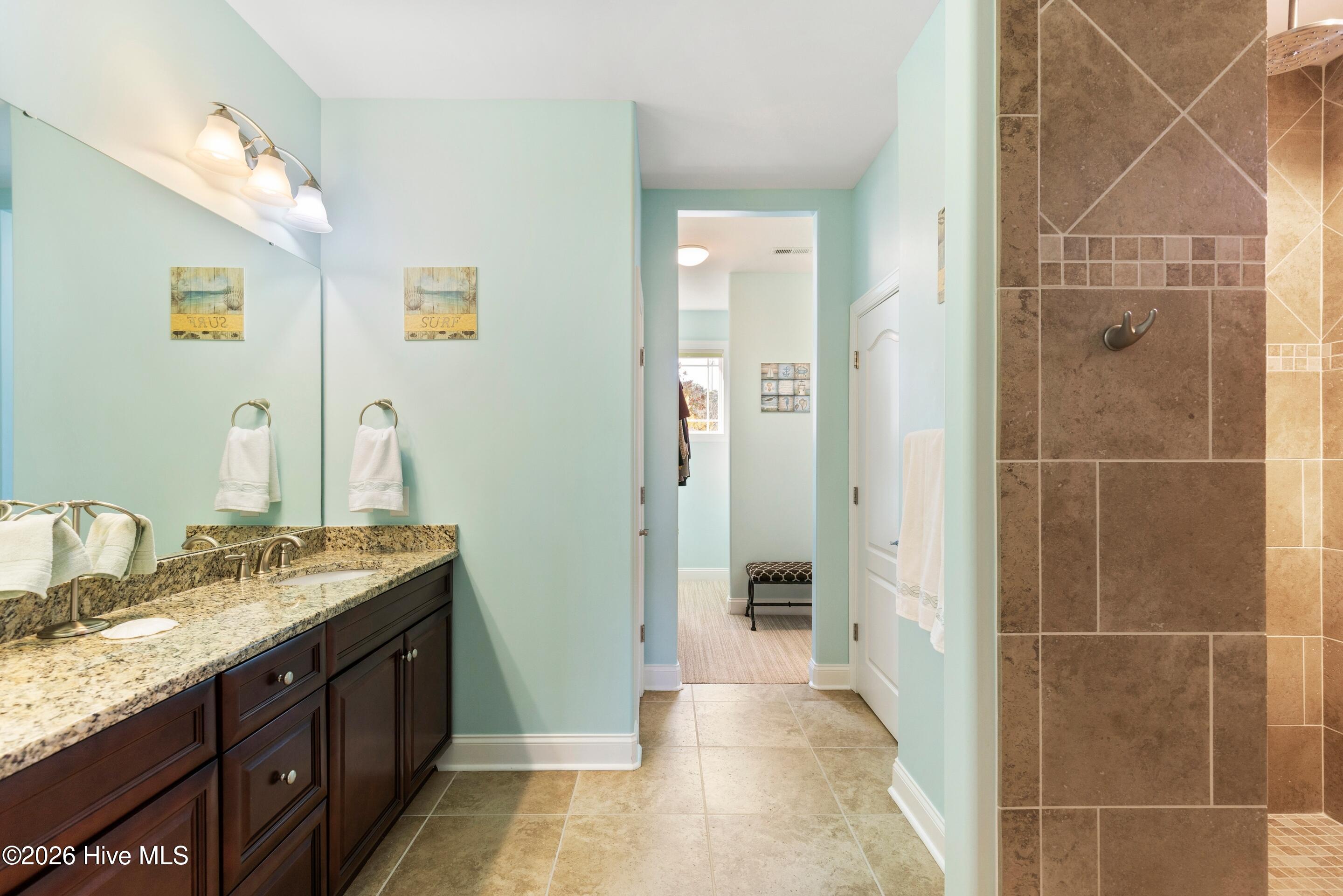 100547842 | Photo 21