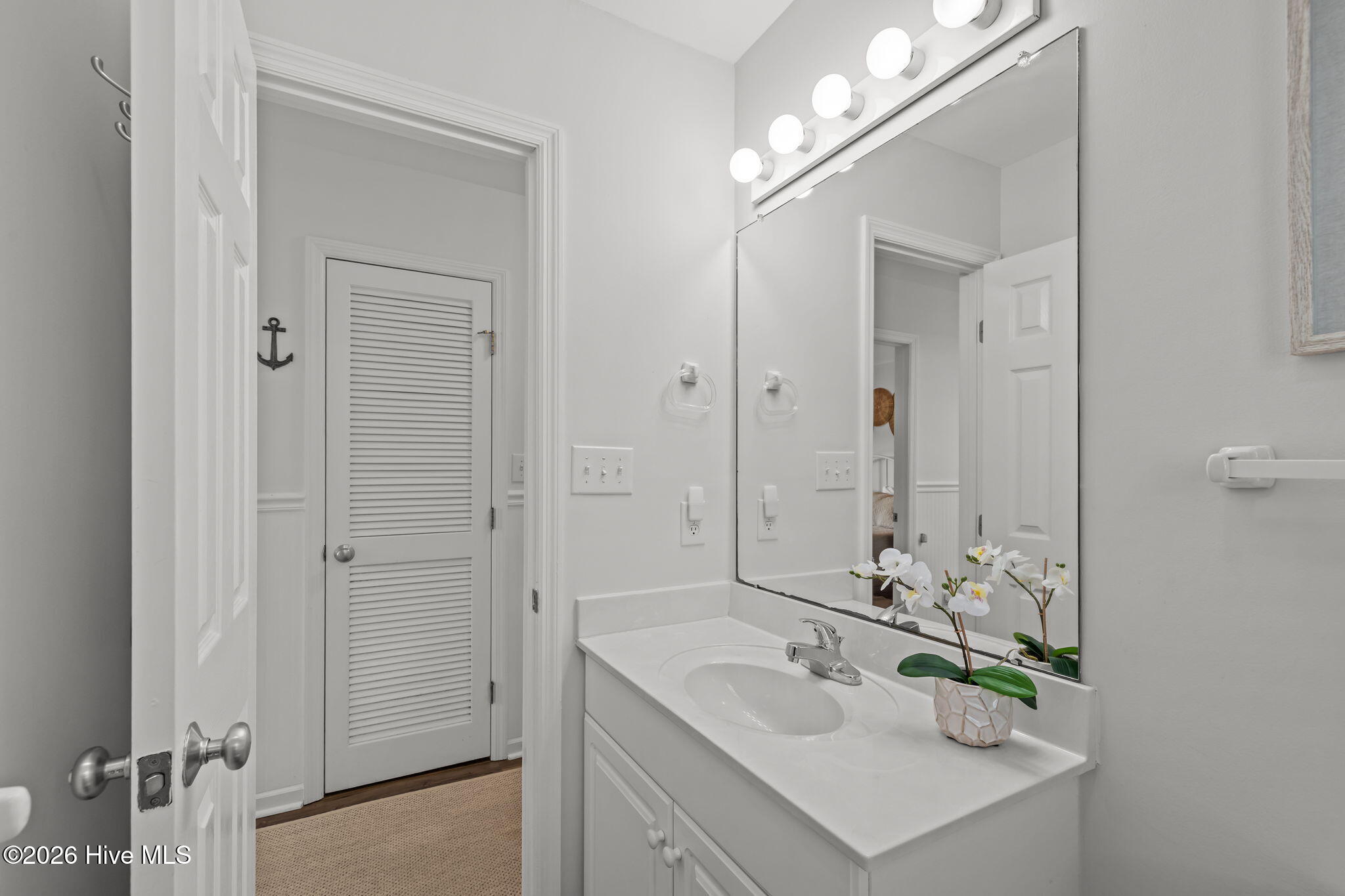 100547357 | Photo 42