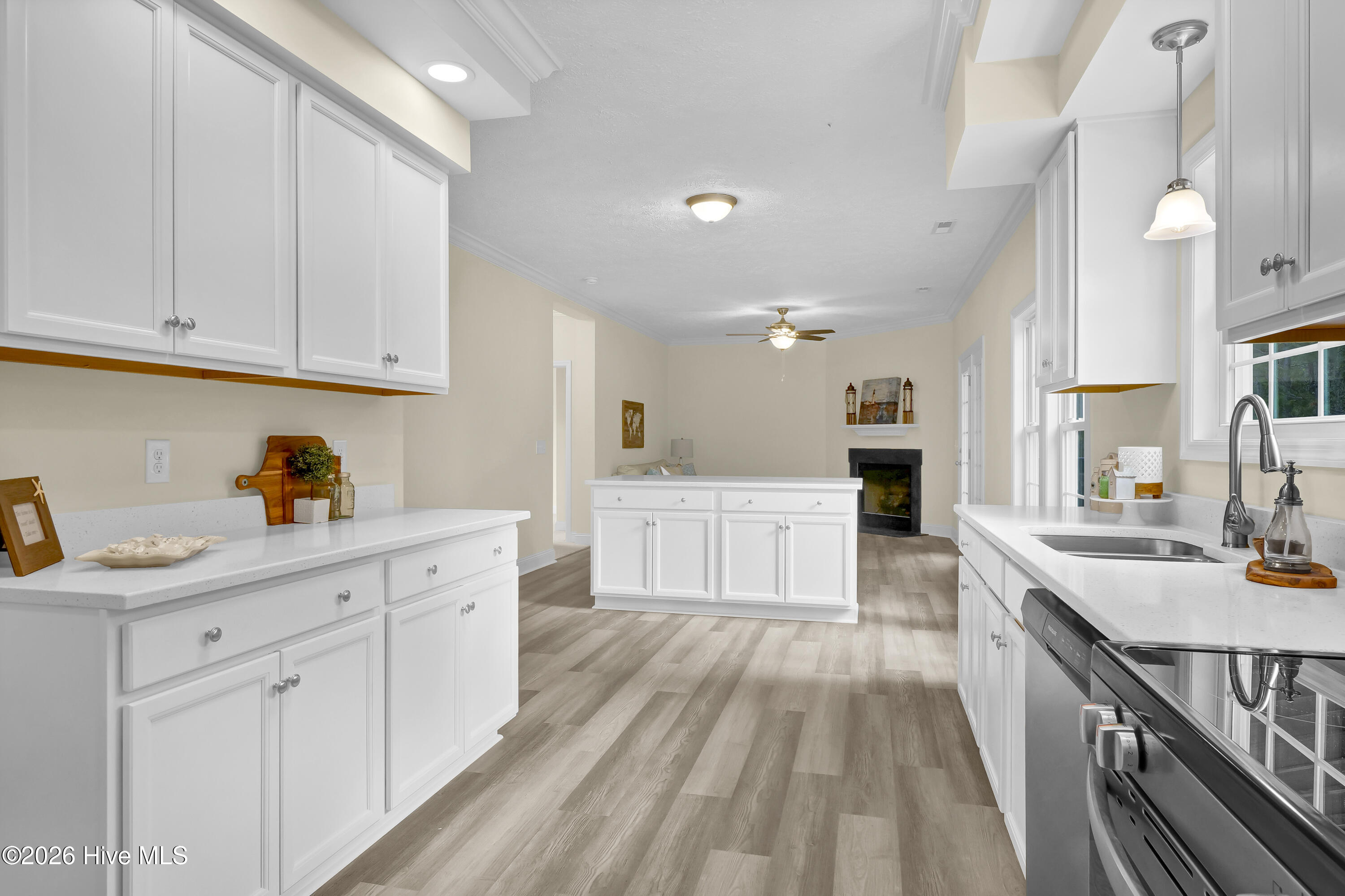 100559268 | Photo 11