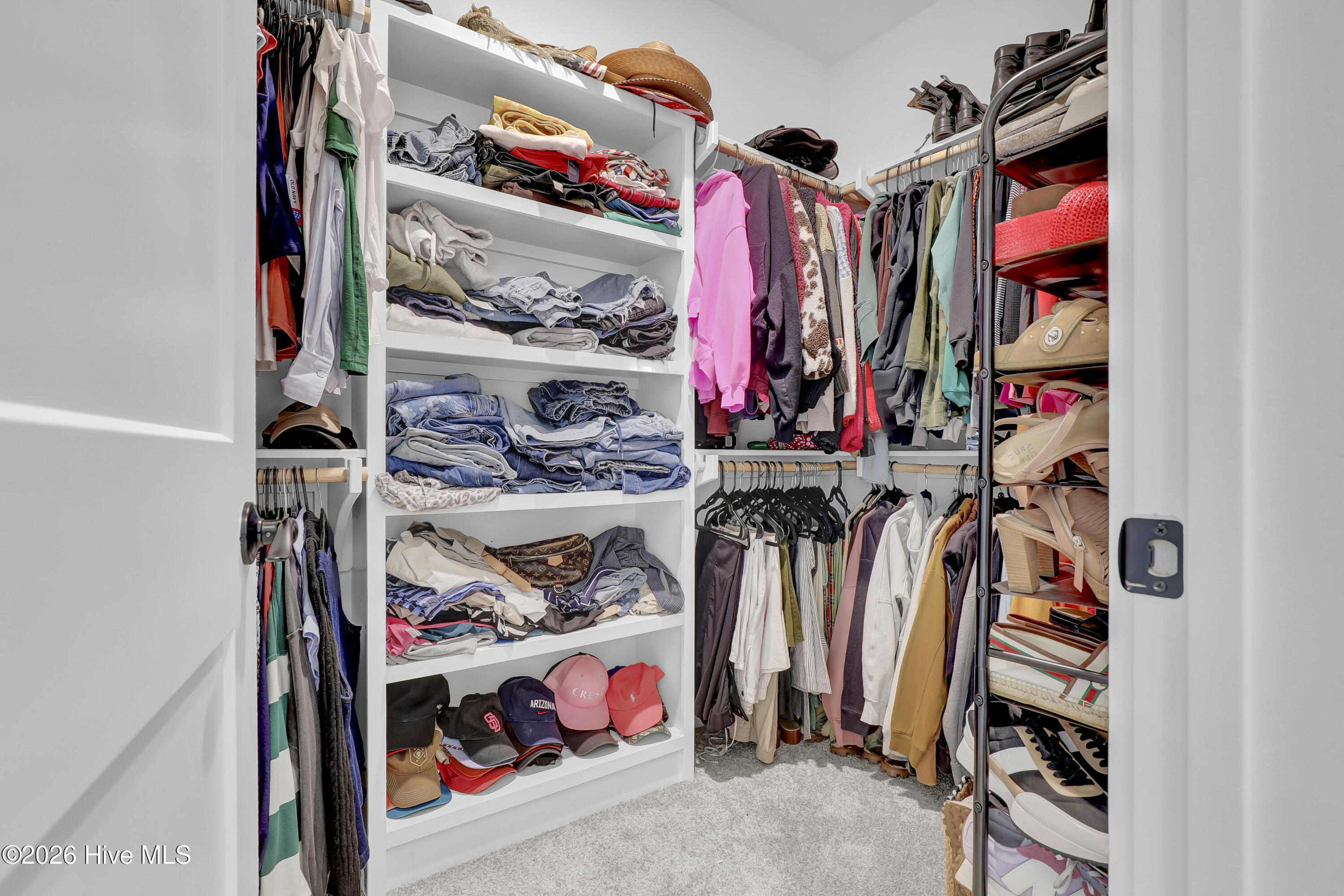 100567366 | Photo 24