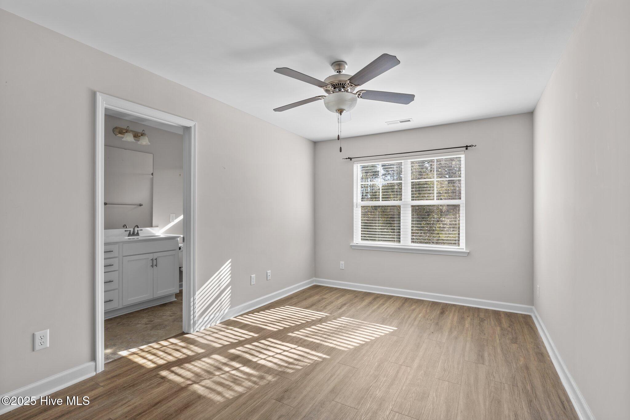 100563898 | Photo 18